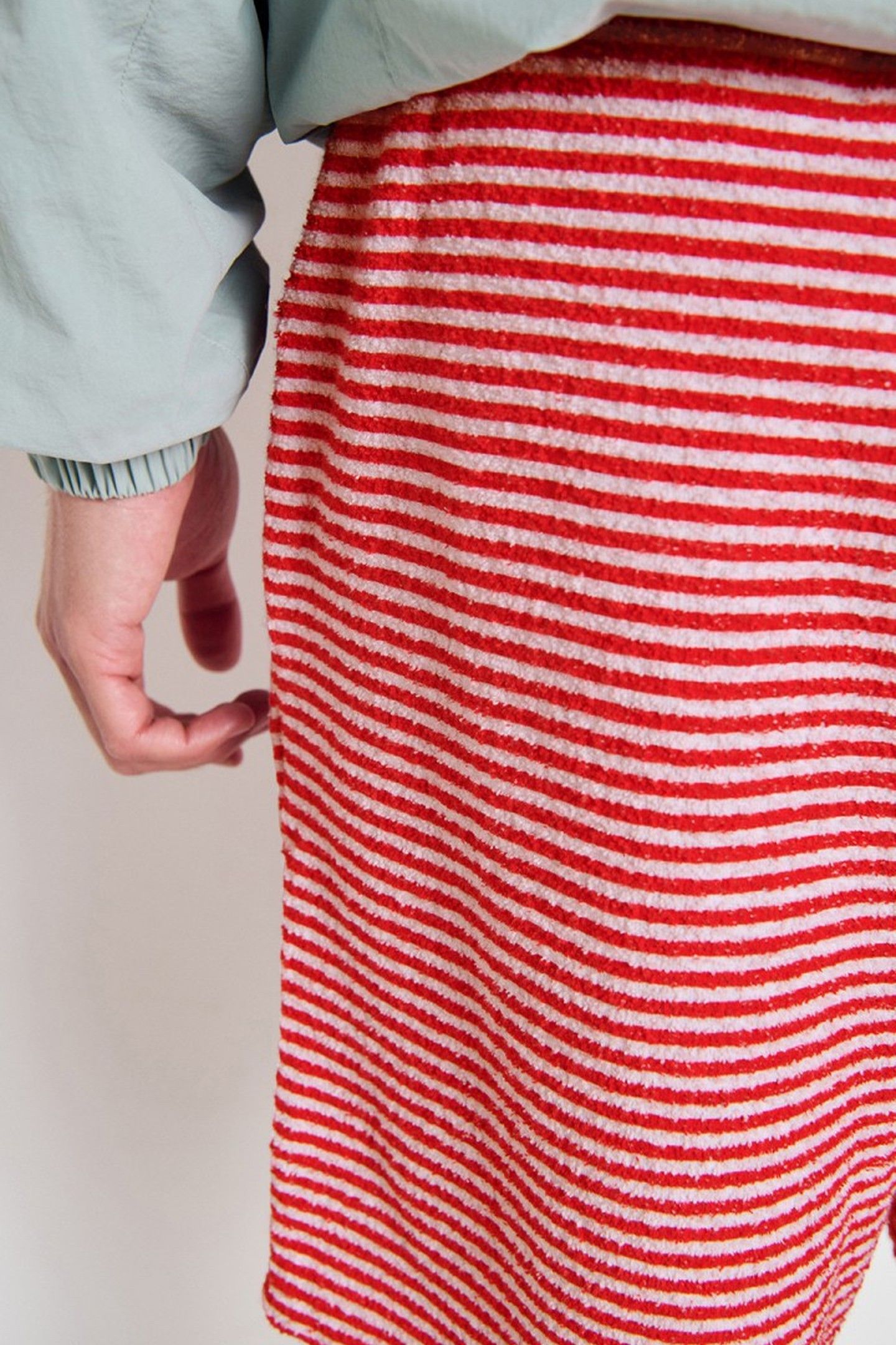 BOBYPARK SHORTS RAYURES ROUGES ET GRISES 4