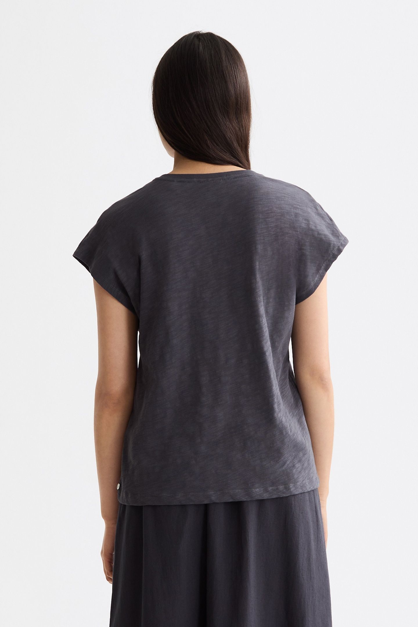 EMBROIDERED V-NECK T-SHIRT CHARCOAL ART 2