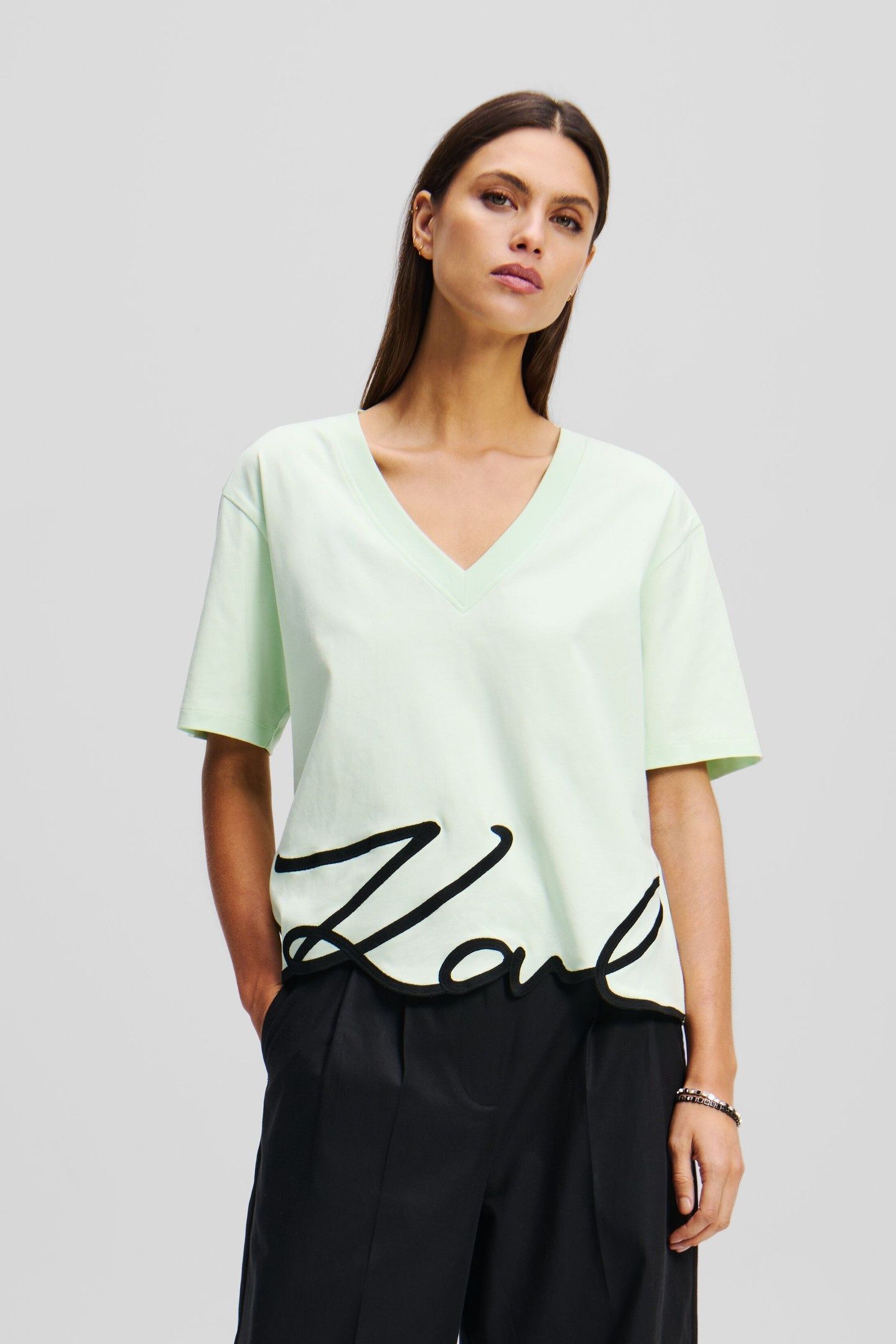 KARL SIGNATURE HEM V-NECK TSHIRT SPRAY 1