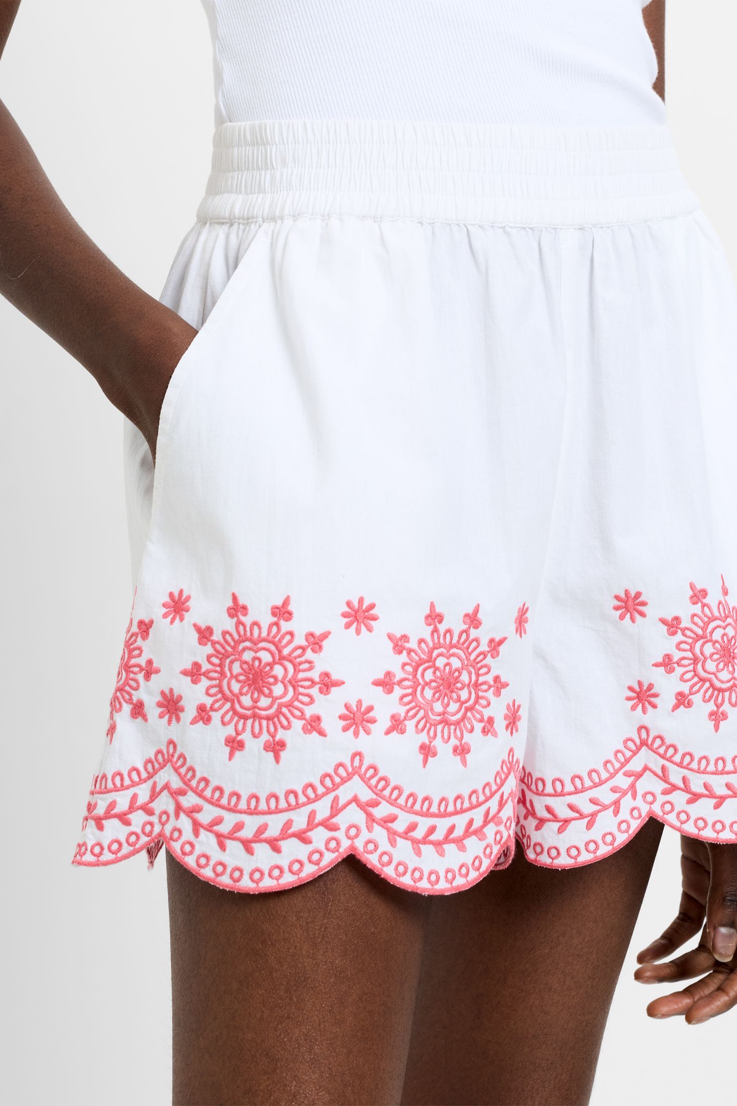 ALISSA EMB HEM COTTON SHORTS WHITE/RASPBERRY PINK 4