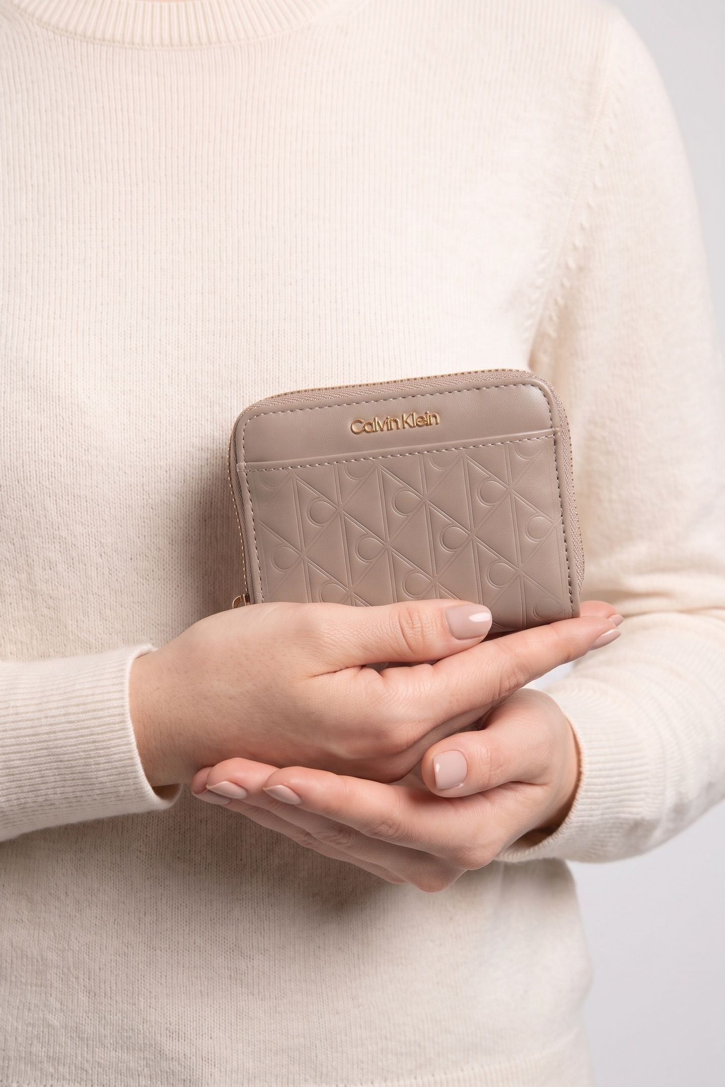 EMBLEM AOP EMBOSSED WALLET DESERT TAUPE 3