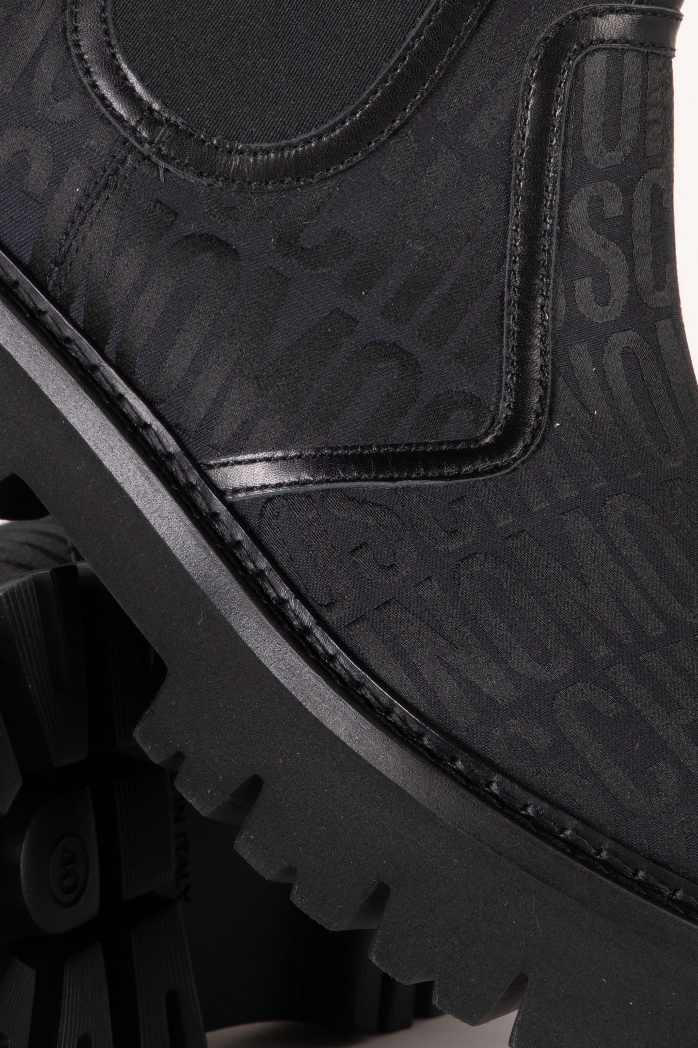 MOSCHINO LOGO-PRINT CHELSEA BOOTS BLACK 4