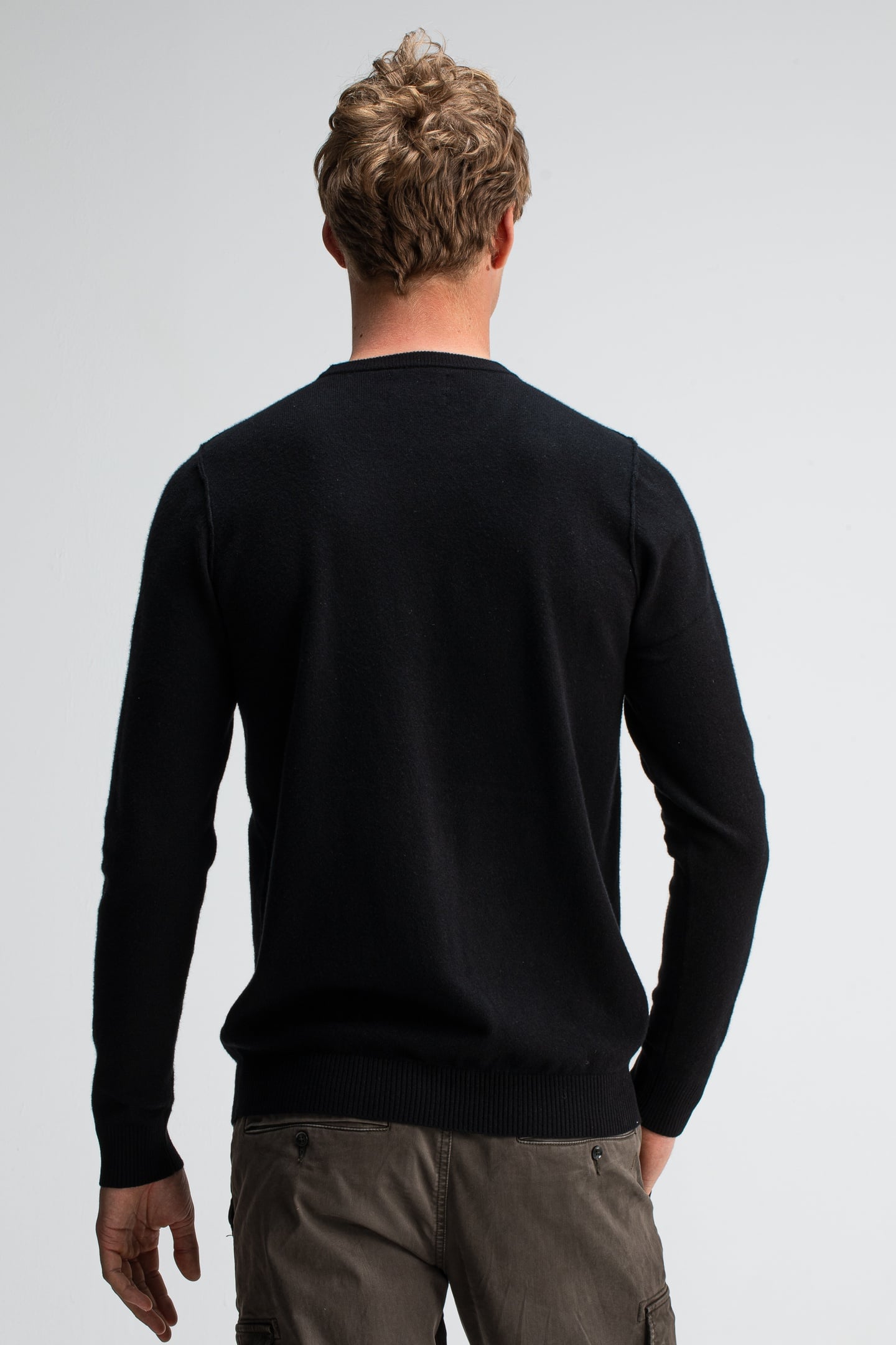 CLIFTON CREW OFF BLACK 2