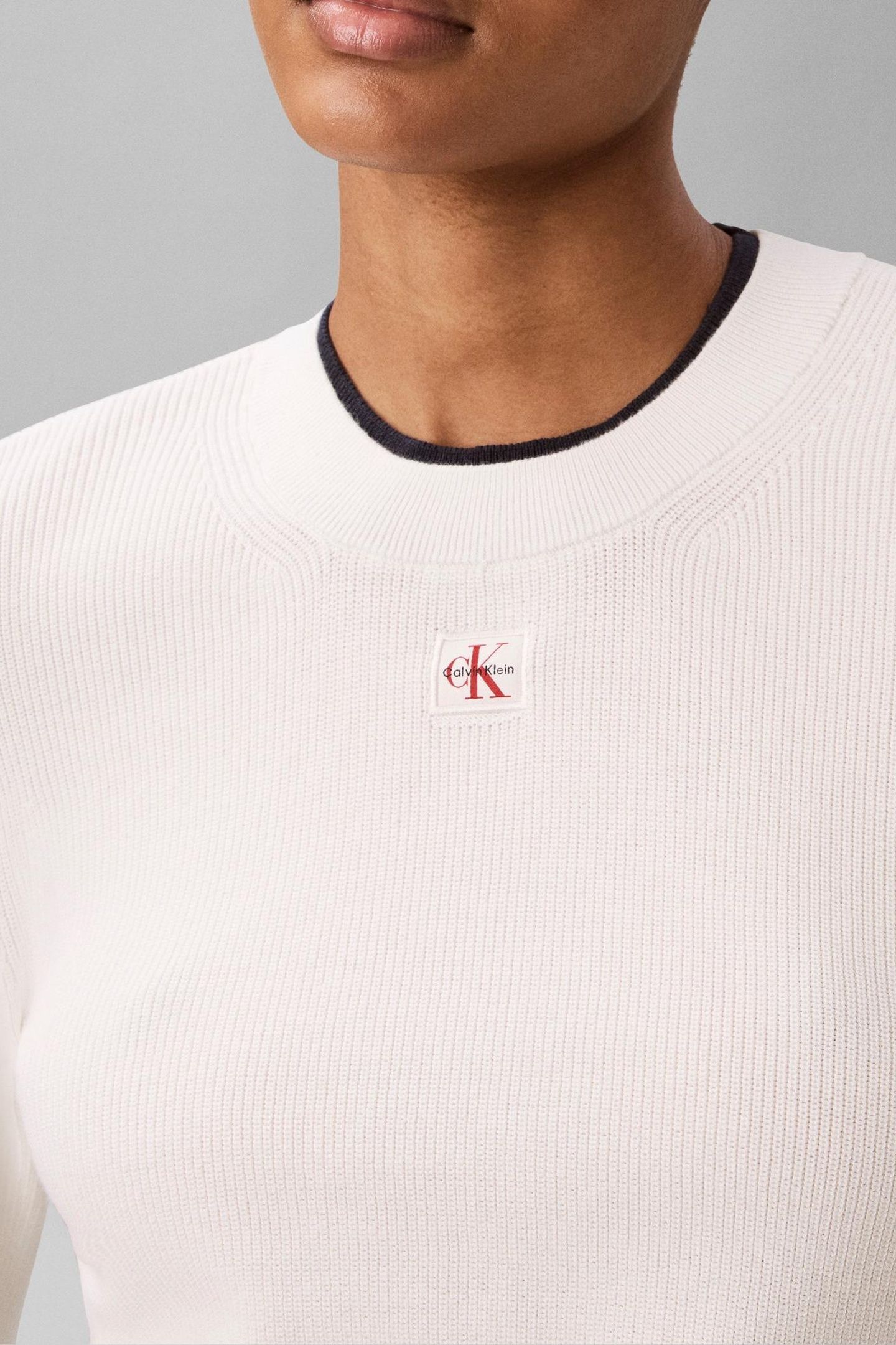 WOVEN LABEL LONG SLEEVE CREW TOFU 5