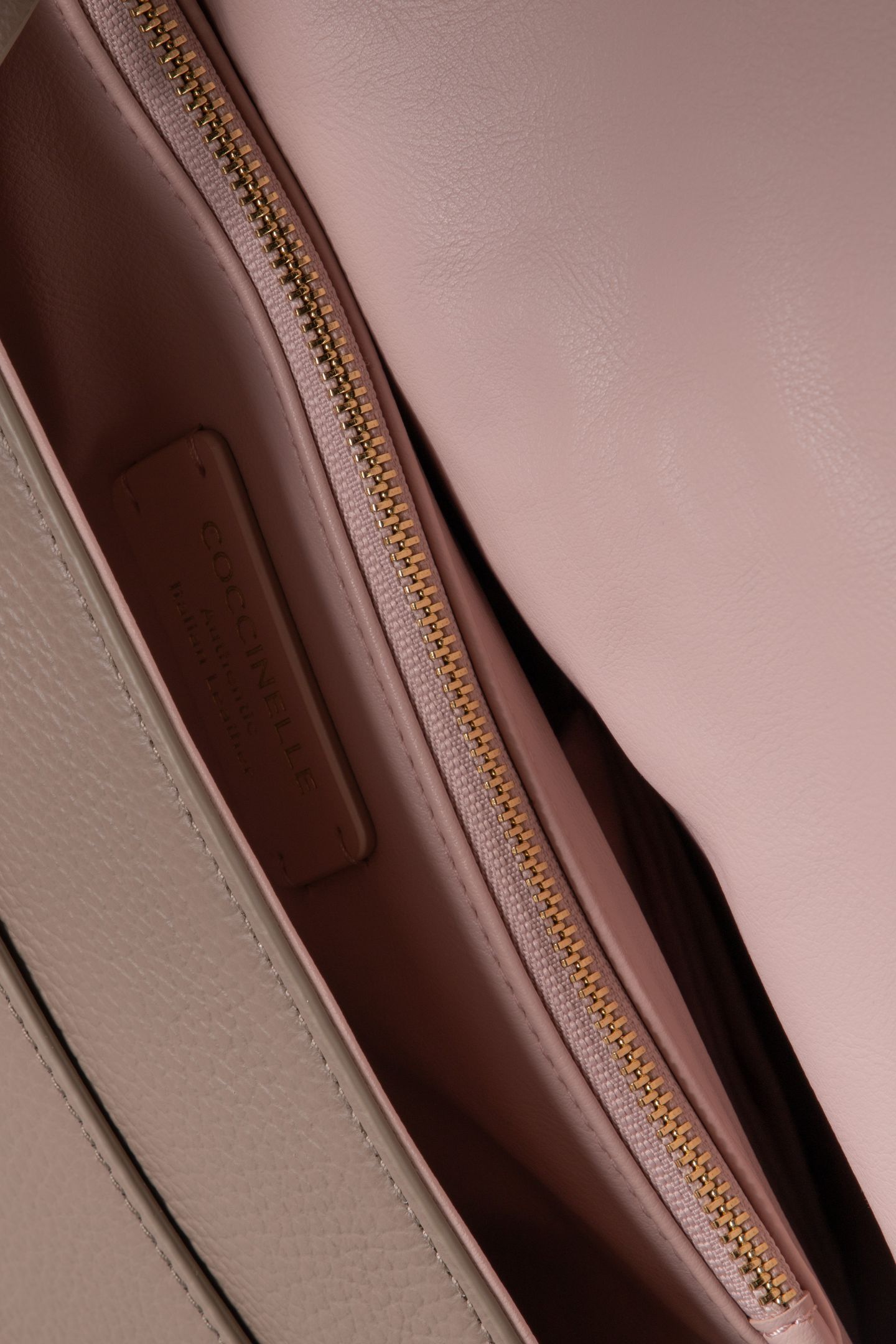 COCCINELLEDORIAN WARM TAUPE 5