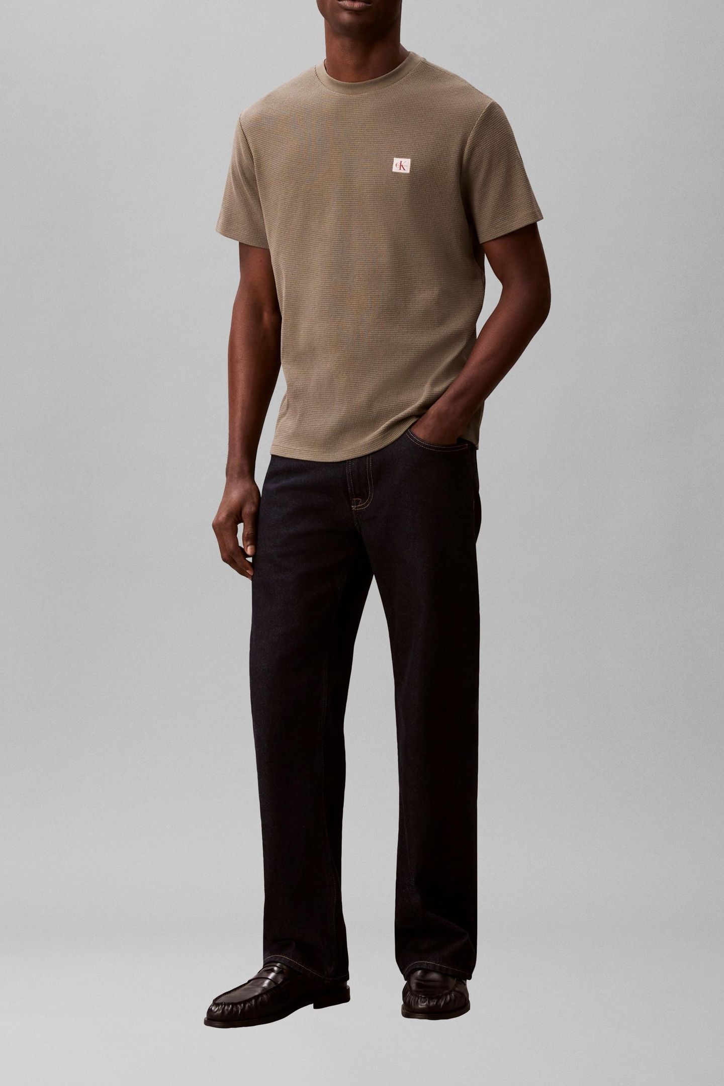 SHORT SLEEVE WAFFLE BADGE CREW DUSTY OLIVE 5