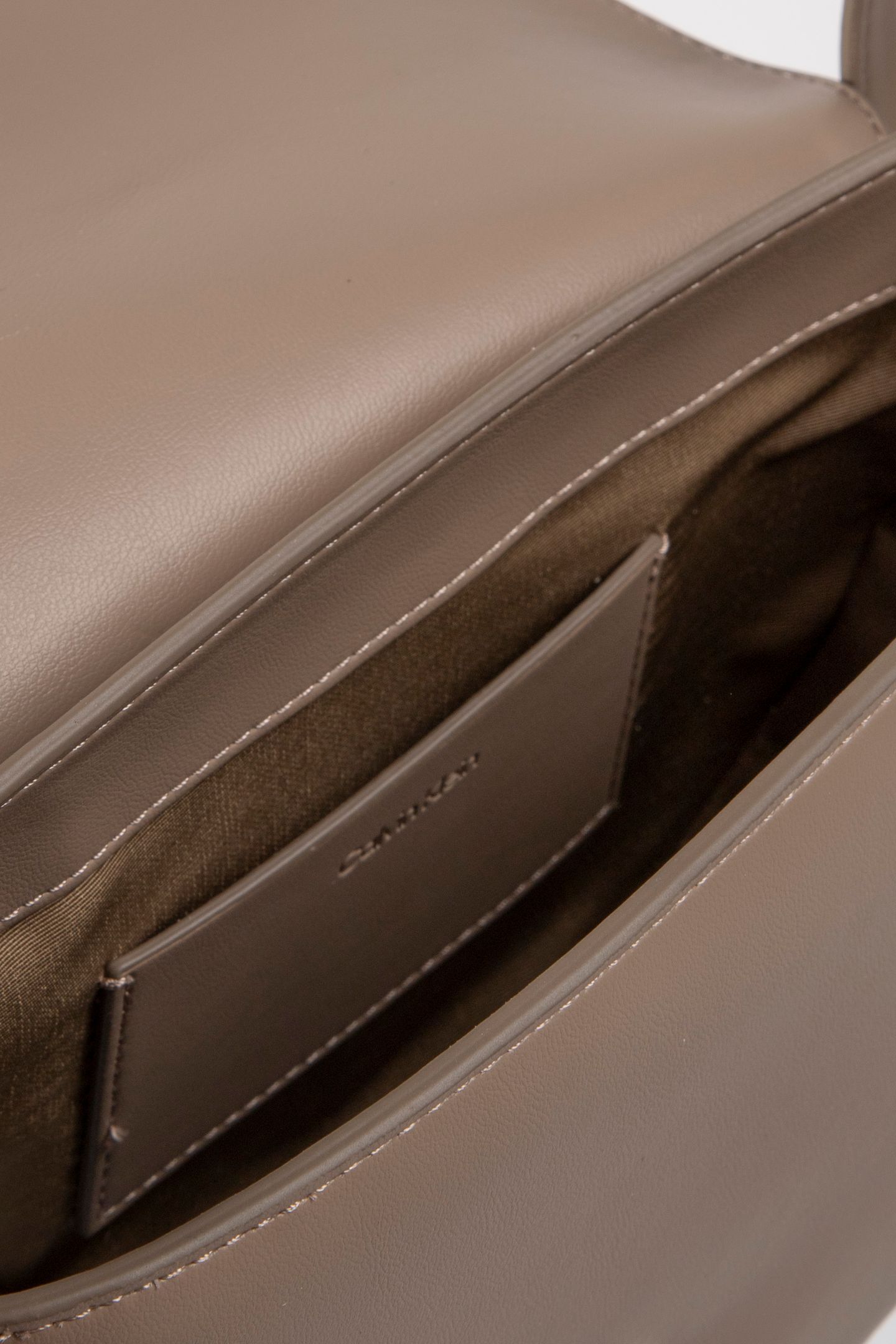 BOLD SADDLE CROSSOVER DESERT TAUPE 5