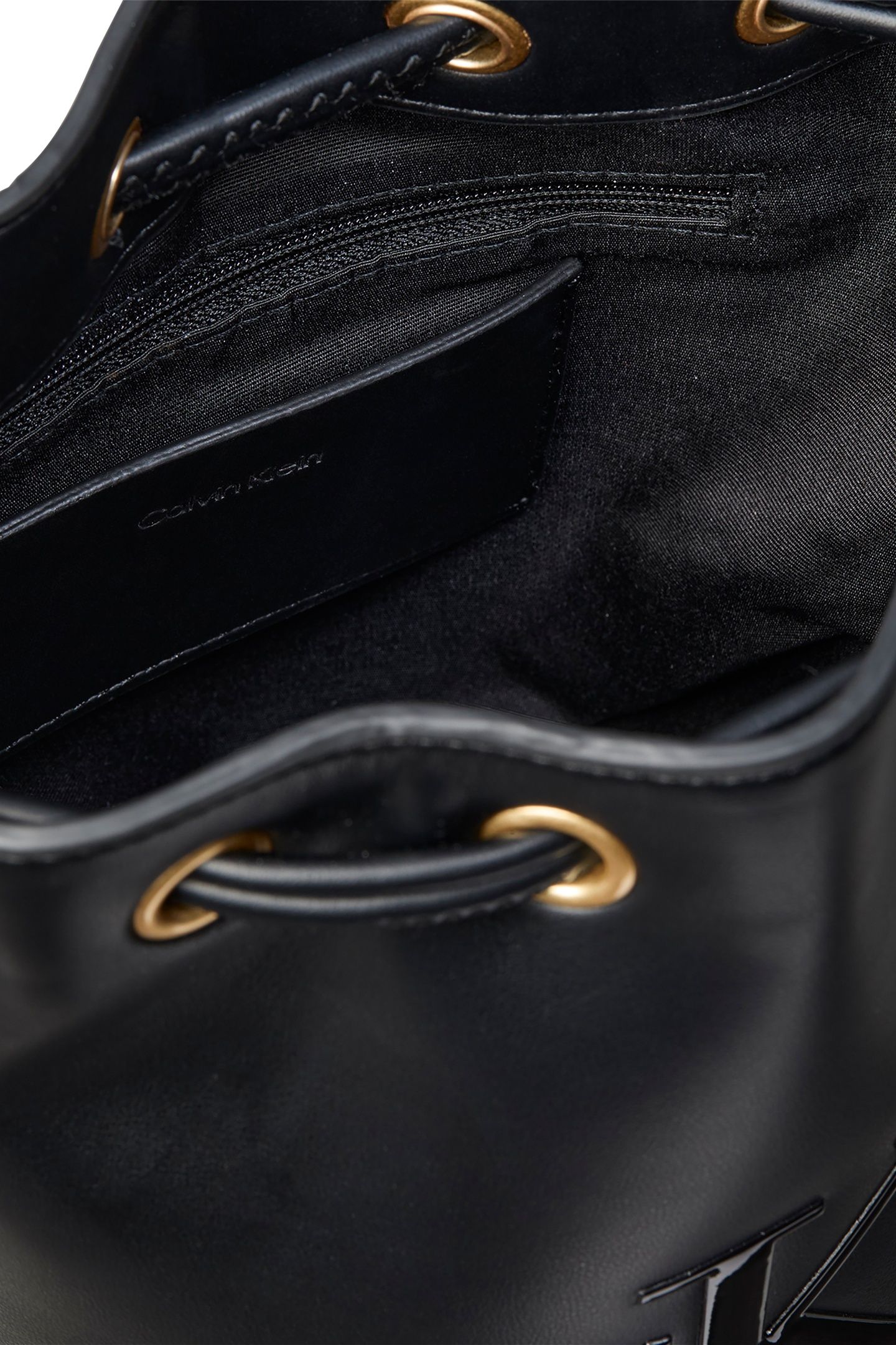 BOLD SMALL BUCKET BAG BLACK 3