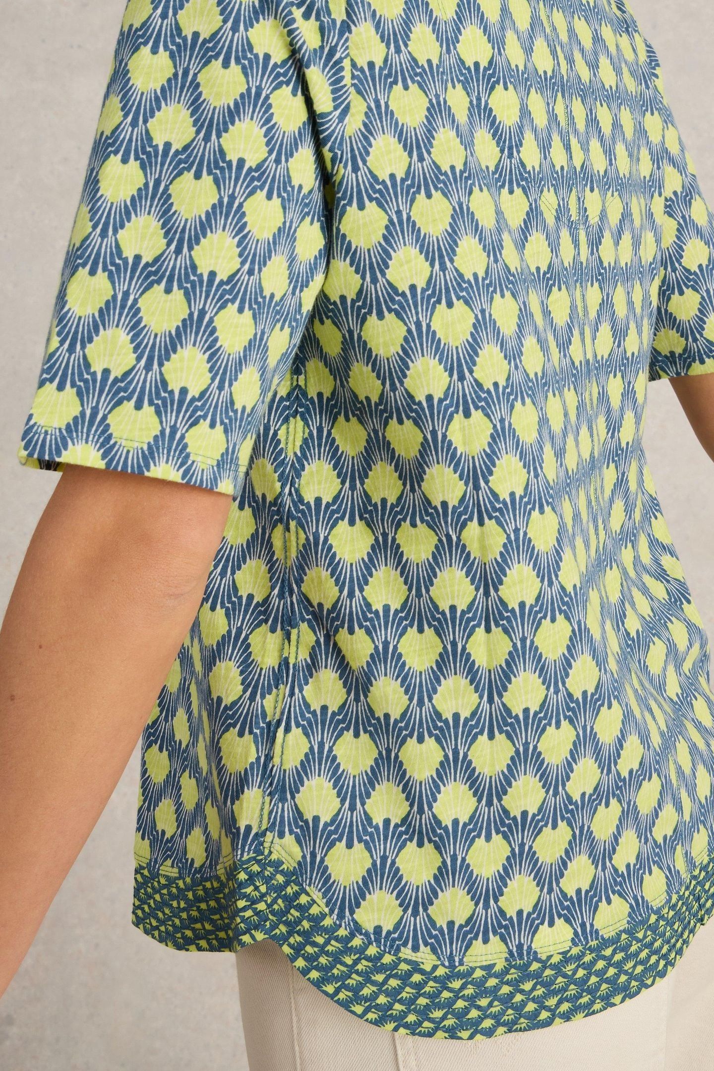 WEAVER NOTCH NECK TOP NAVY PRINT 4