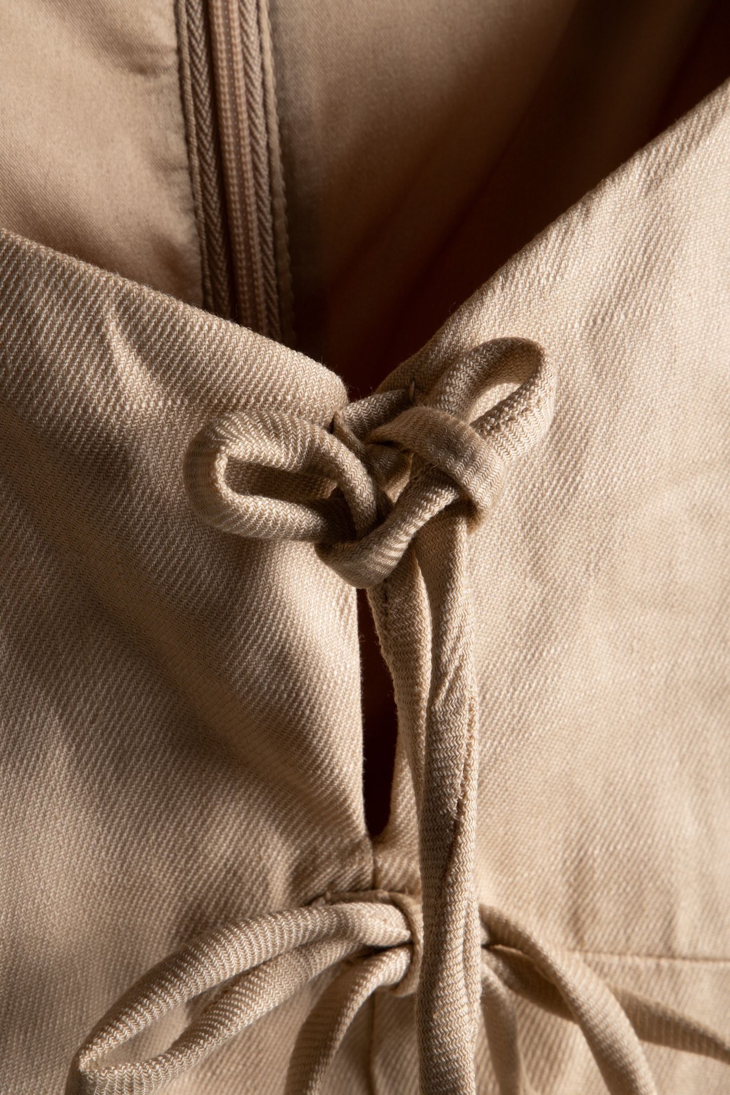 GUESS ECO ISABEAU BOWS MINI DR FOAMY TAUPE 4
