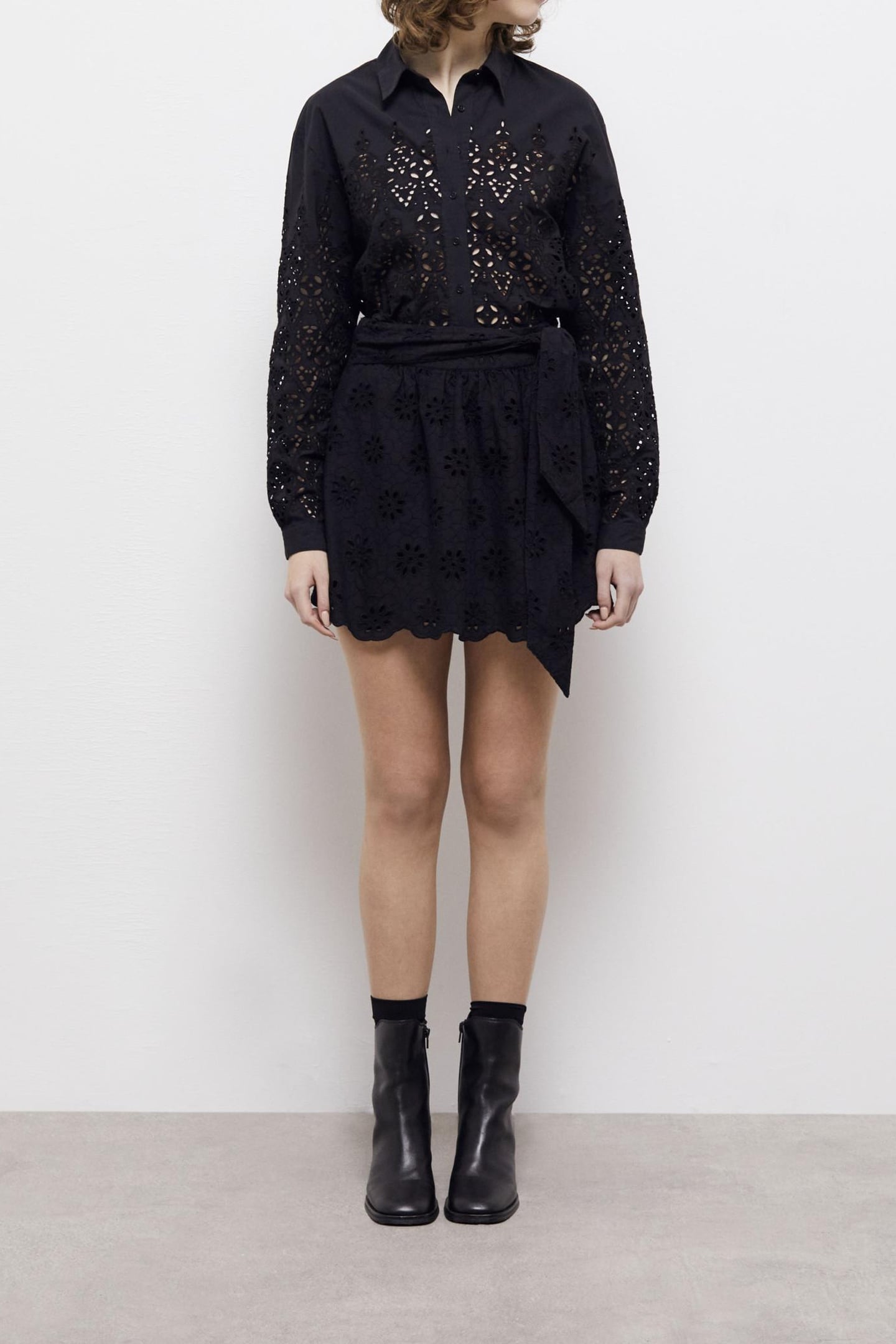 SHORT ELASTICATED SKIRT WITH ENGLISH EMBROIDERY BLACK 1