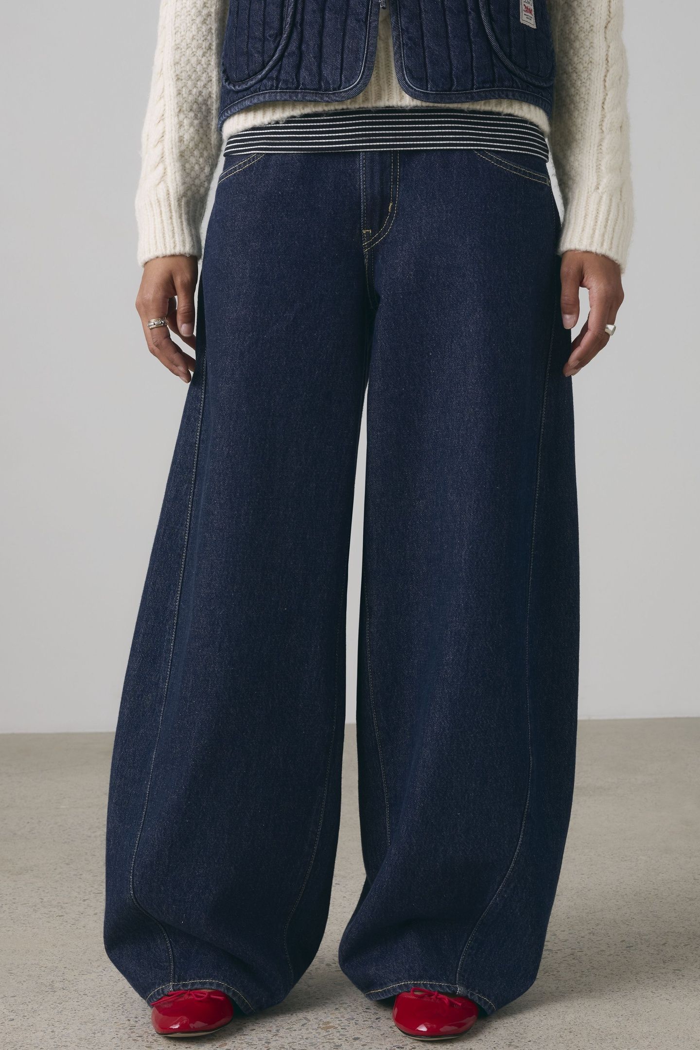 SUPER BAGGY BARREL JEANS 5