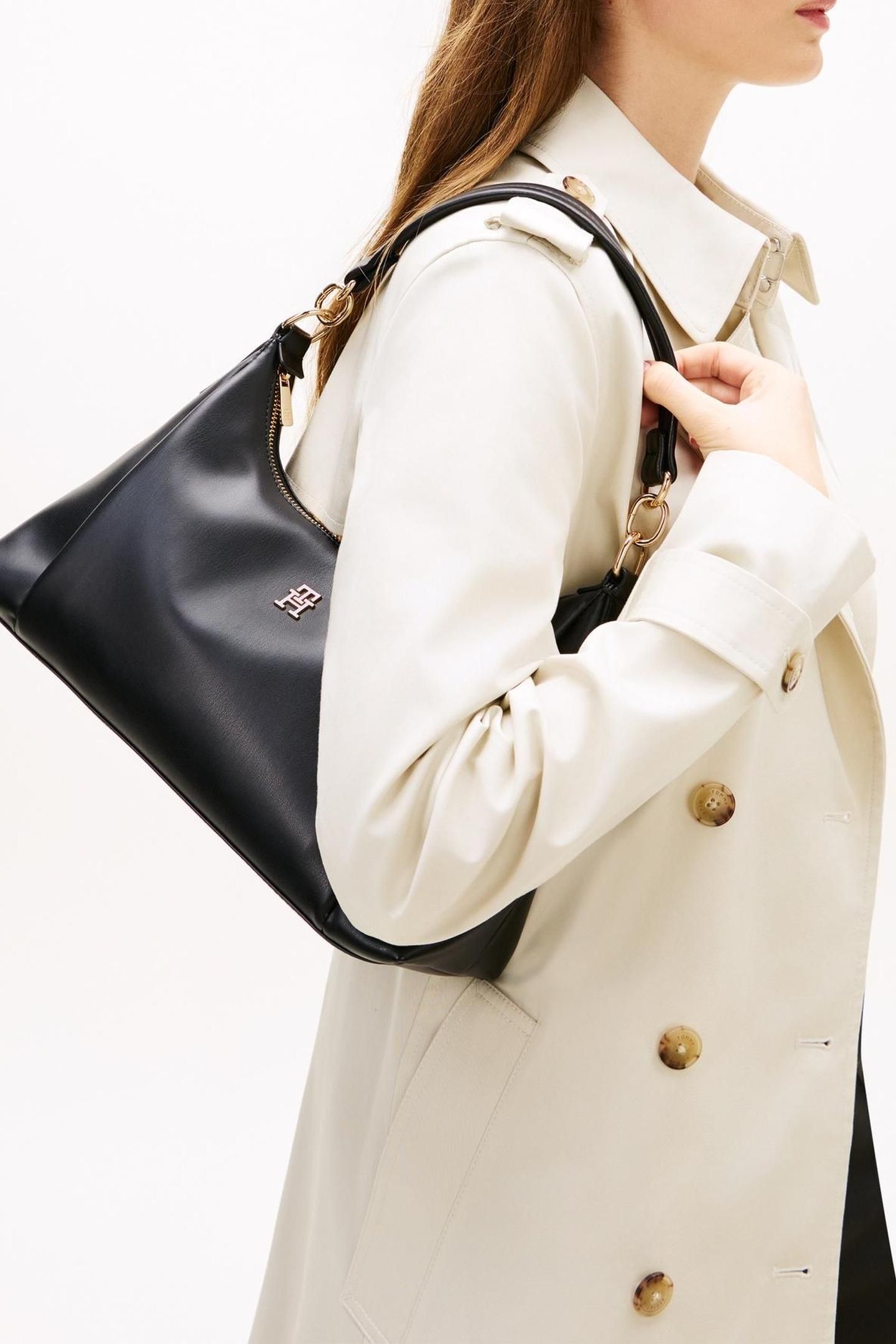ESSENTIAL SHOULDER BAG BLACK 5