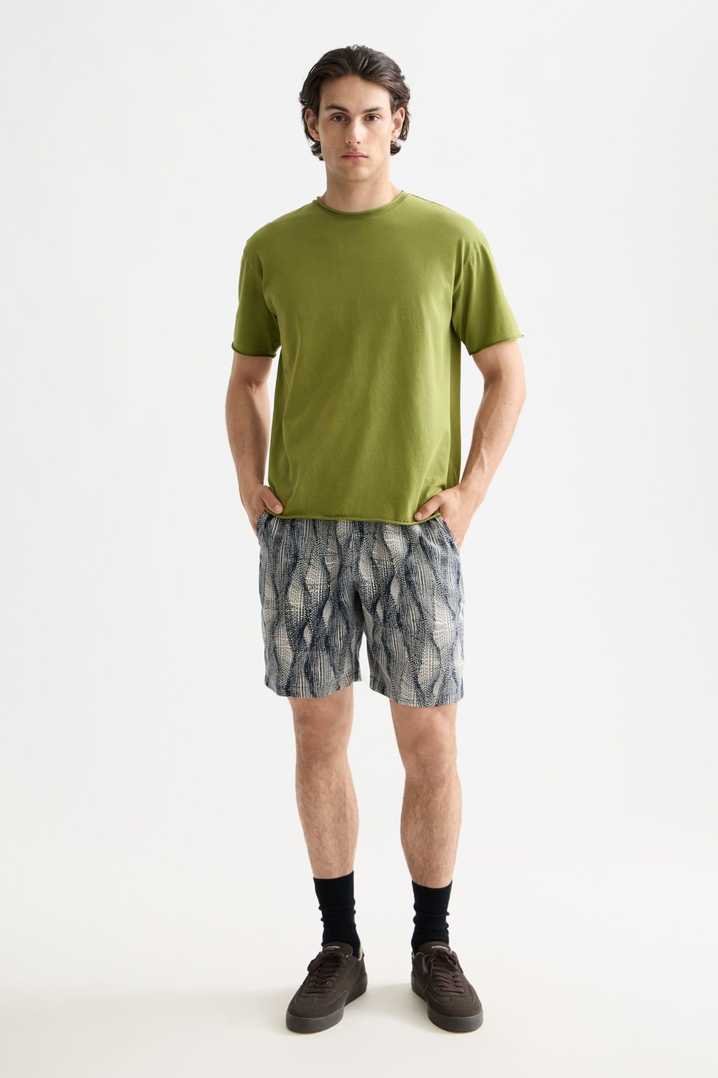 FAVE2 - PRINTED TENCEL REGULAR FIT BERMUDA SHORT BATIK LOGO  1
