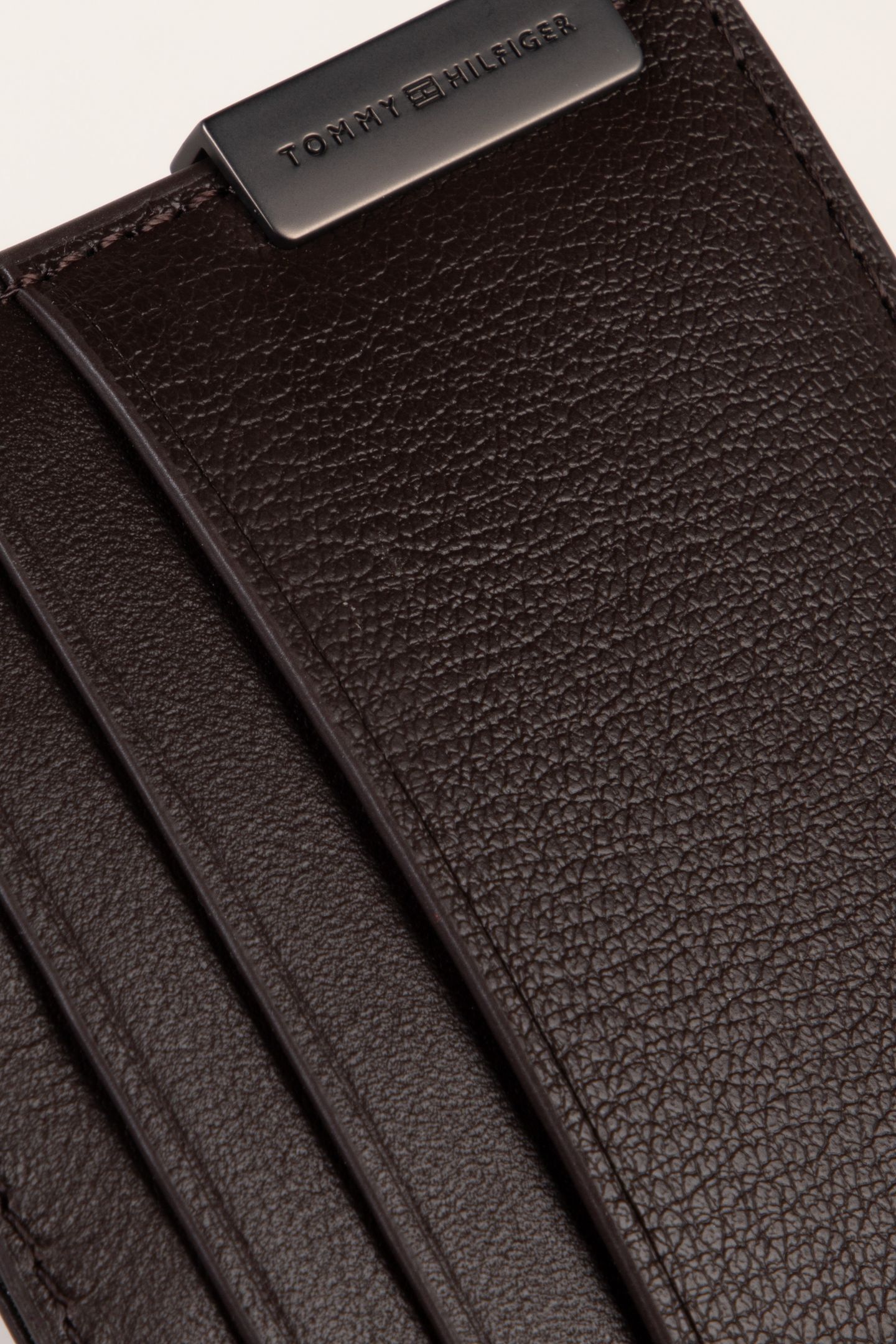 HARDWARE CARDHOLDER PRALINE 4