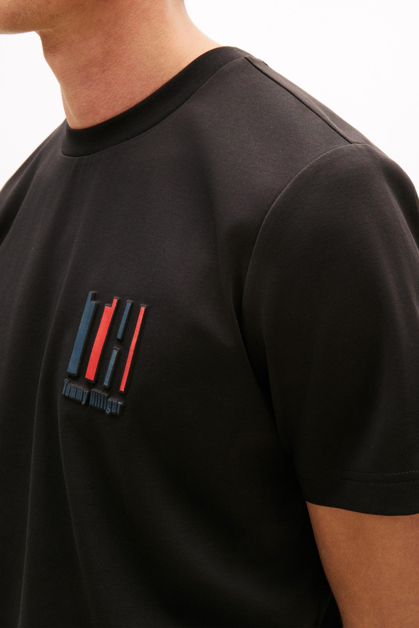ICON INTERLOCK EMBOSSED LOGO T-SHIRT BLACK 5