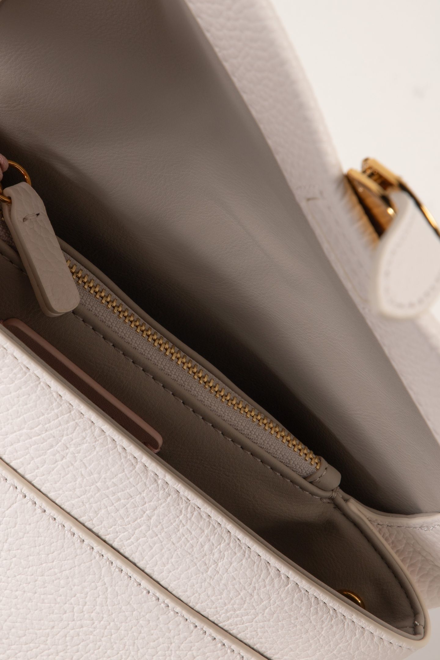 COCCINELLEDORIAN BLANCO 5