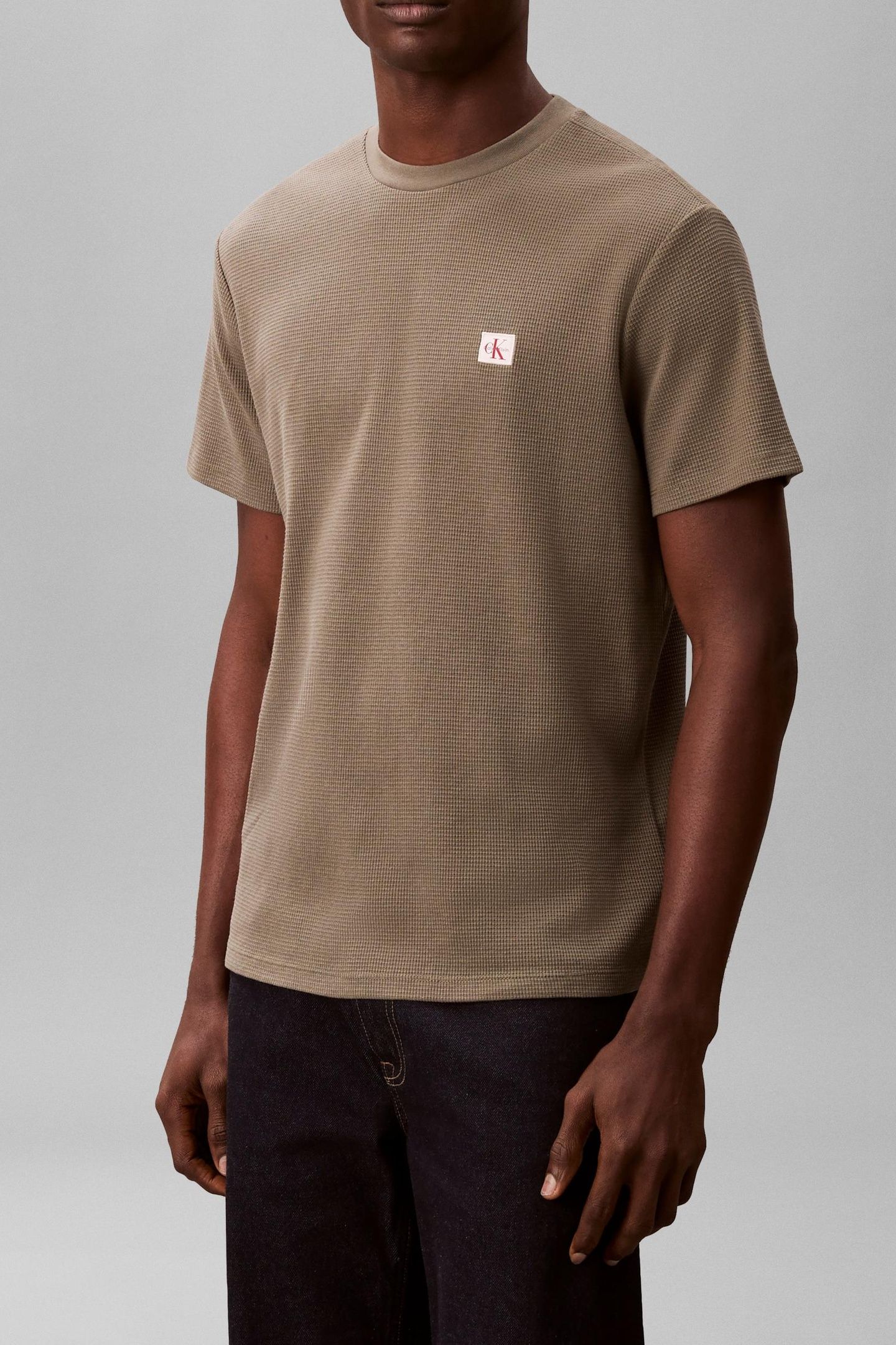 SHORT SLEEVE WAFFLE BADGE CREW DUSTY OLIVE 1
