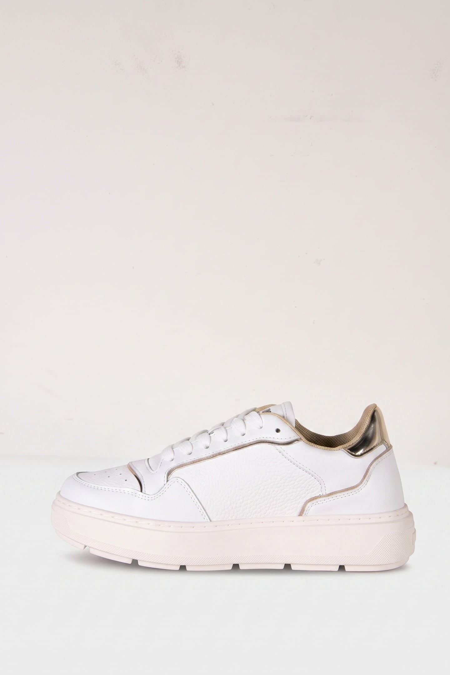 SNEAKERS WHITE 2