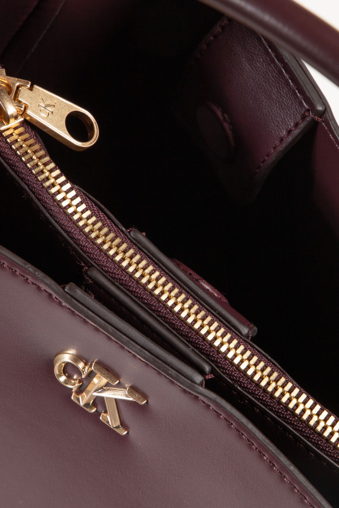CK BUCKET WISTRAP FUDGE 6