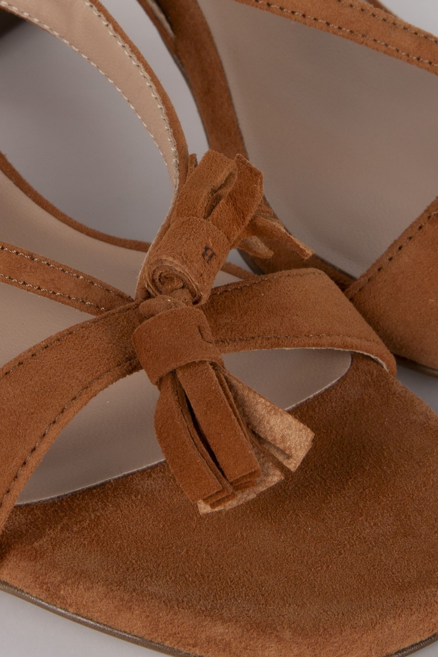 JEANIE TASSEL BLOCK TAN 4