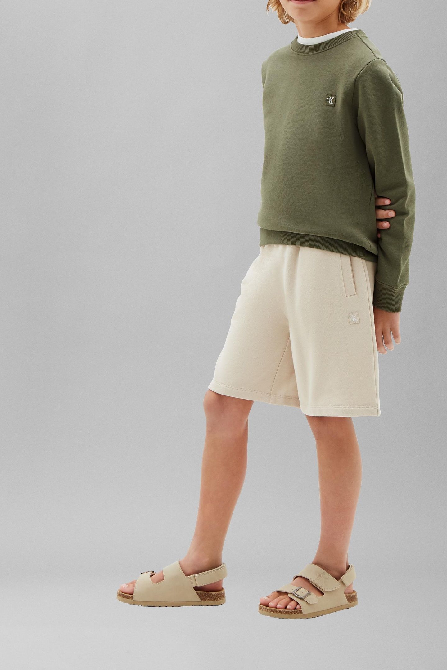 UNISEX MINI BADGE CREW NECK DUSTY OLIVE 2