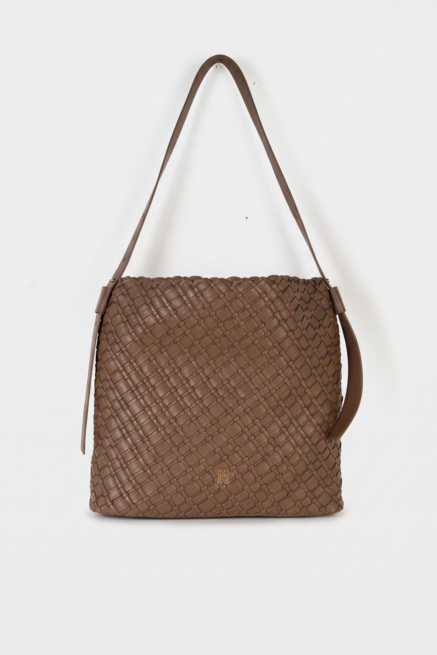 BRAIDED MAXI HOBO BAG NORDIC TAUPE 2
