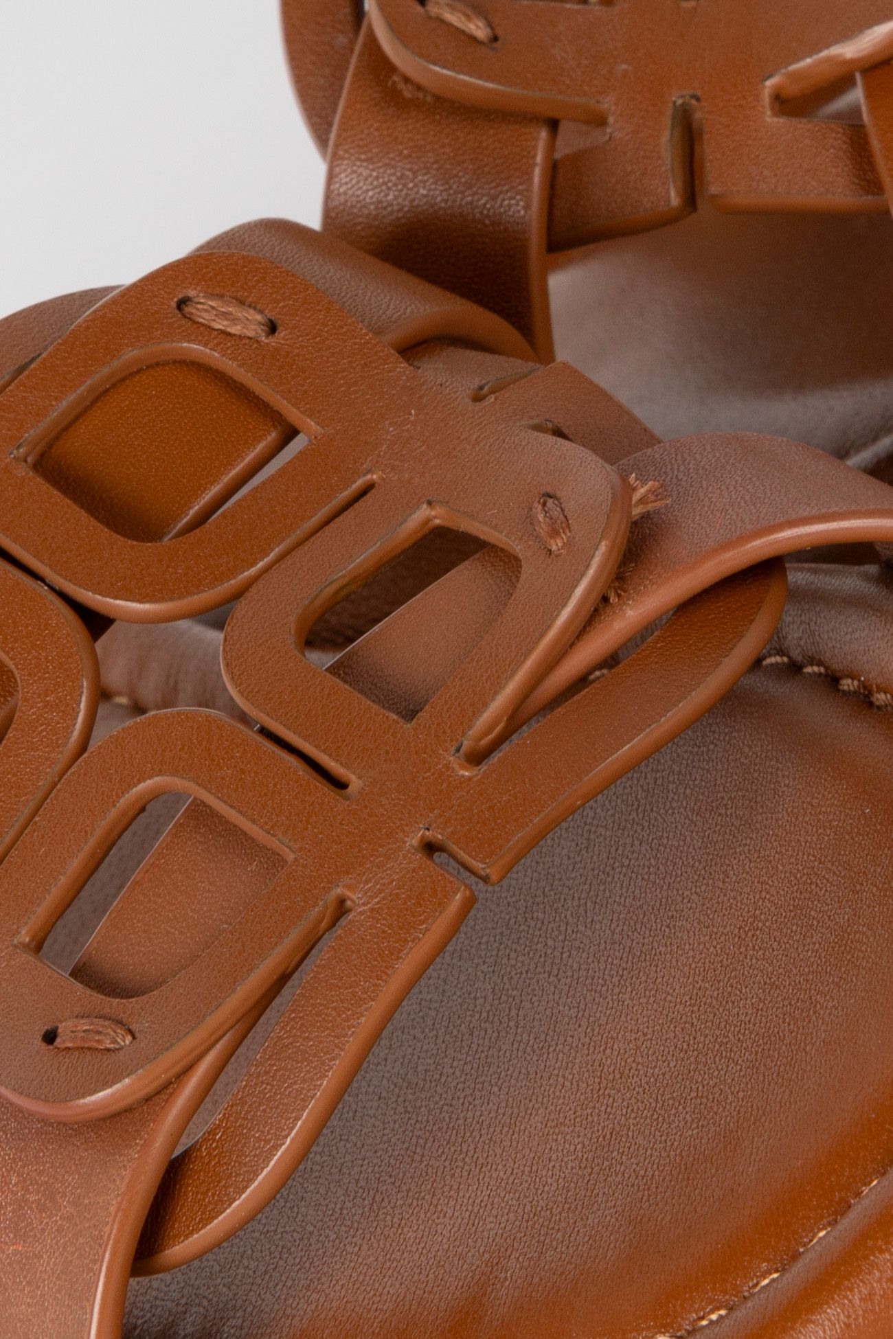 CASPER MOTIF SANDAL TAN 4