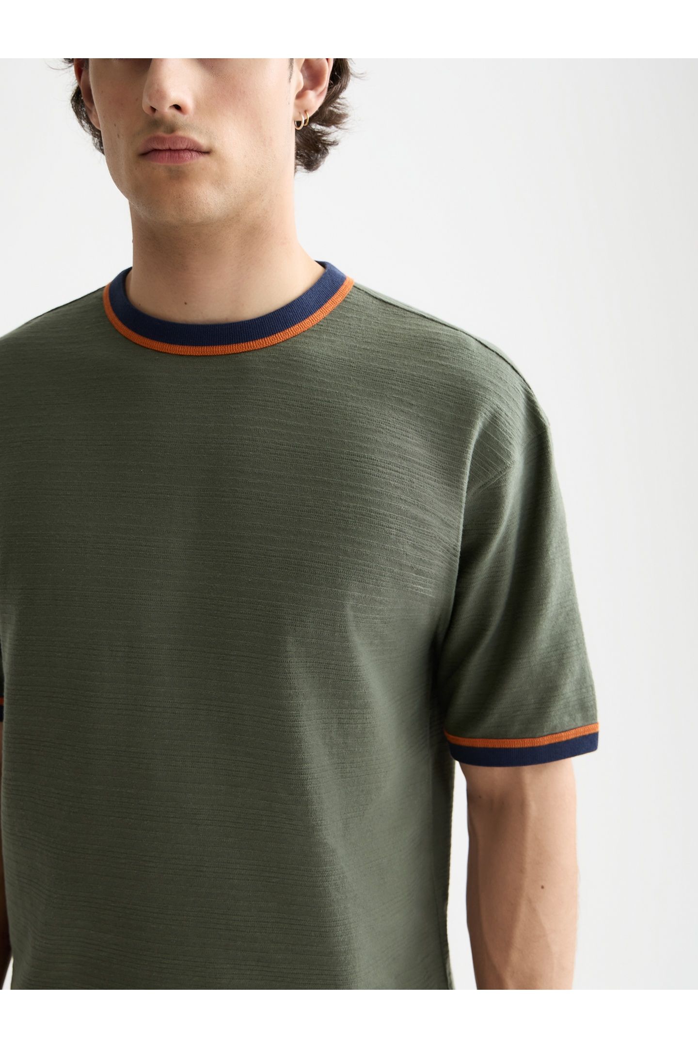 RELAXED FIT BOUND NECKLINE T-SHIRT THYME 7