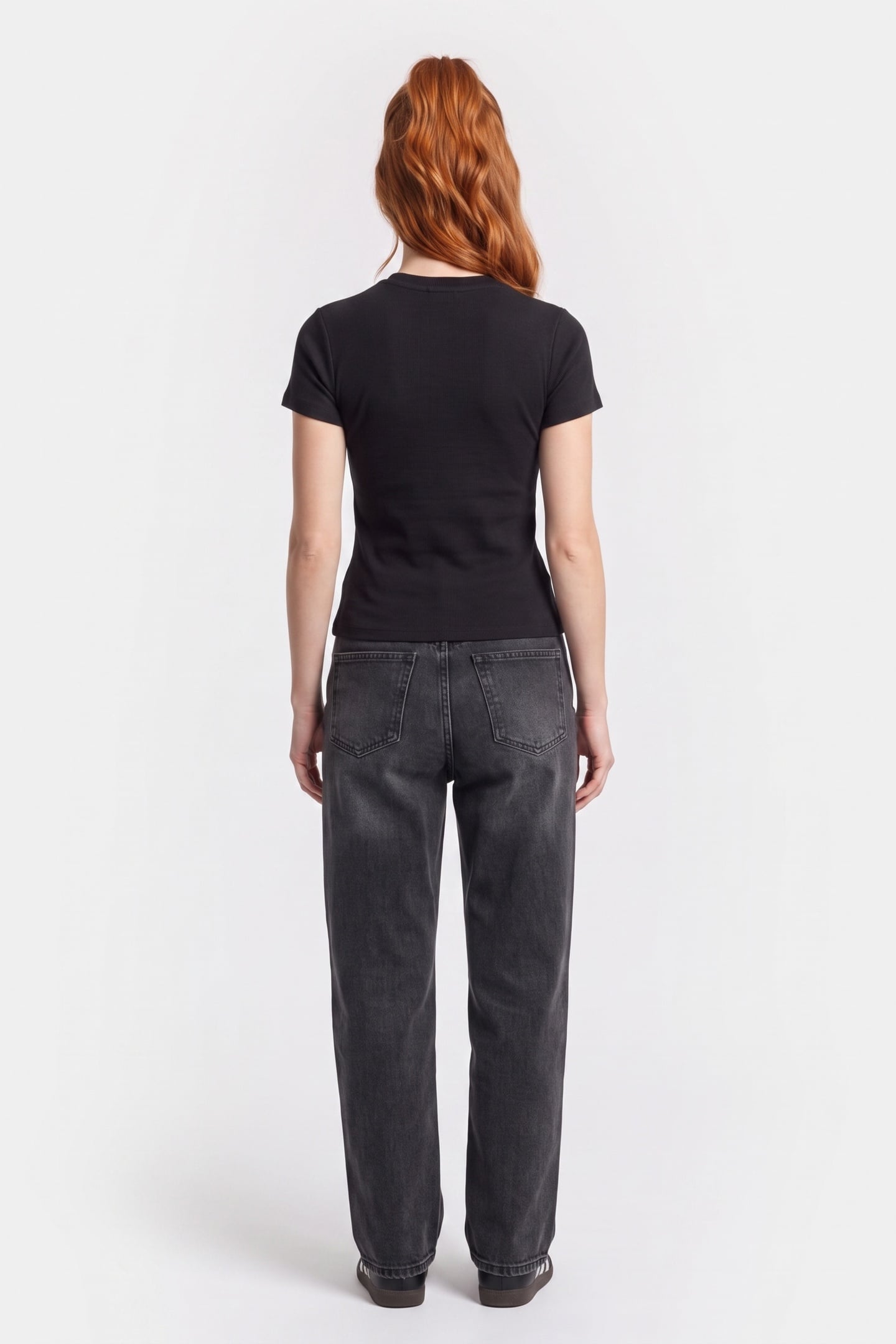 SHORT-SLEEVED T-SHIRT WITH PRINT ON THE FRONT BLACK 2