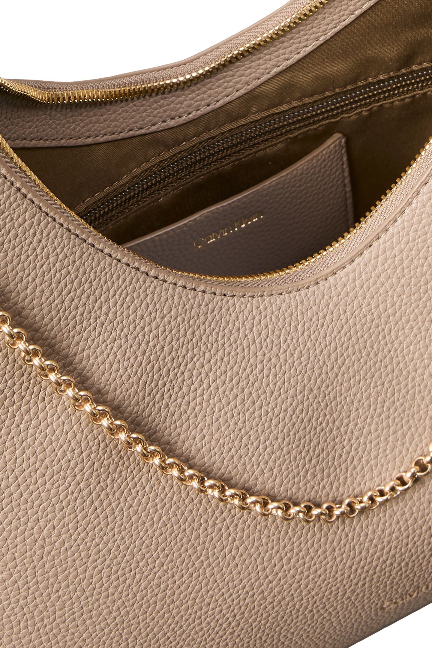 EMBLEM PEBBLE SHOULDER BAG DESERT TAUPE 4
