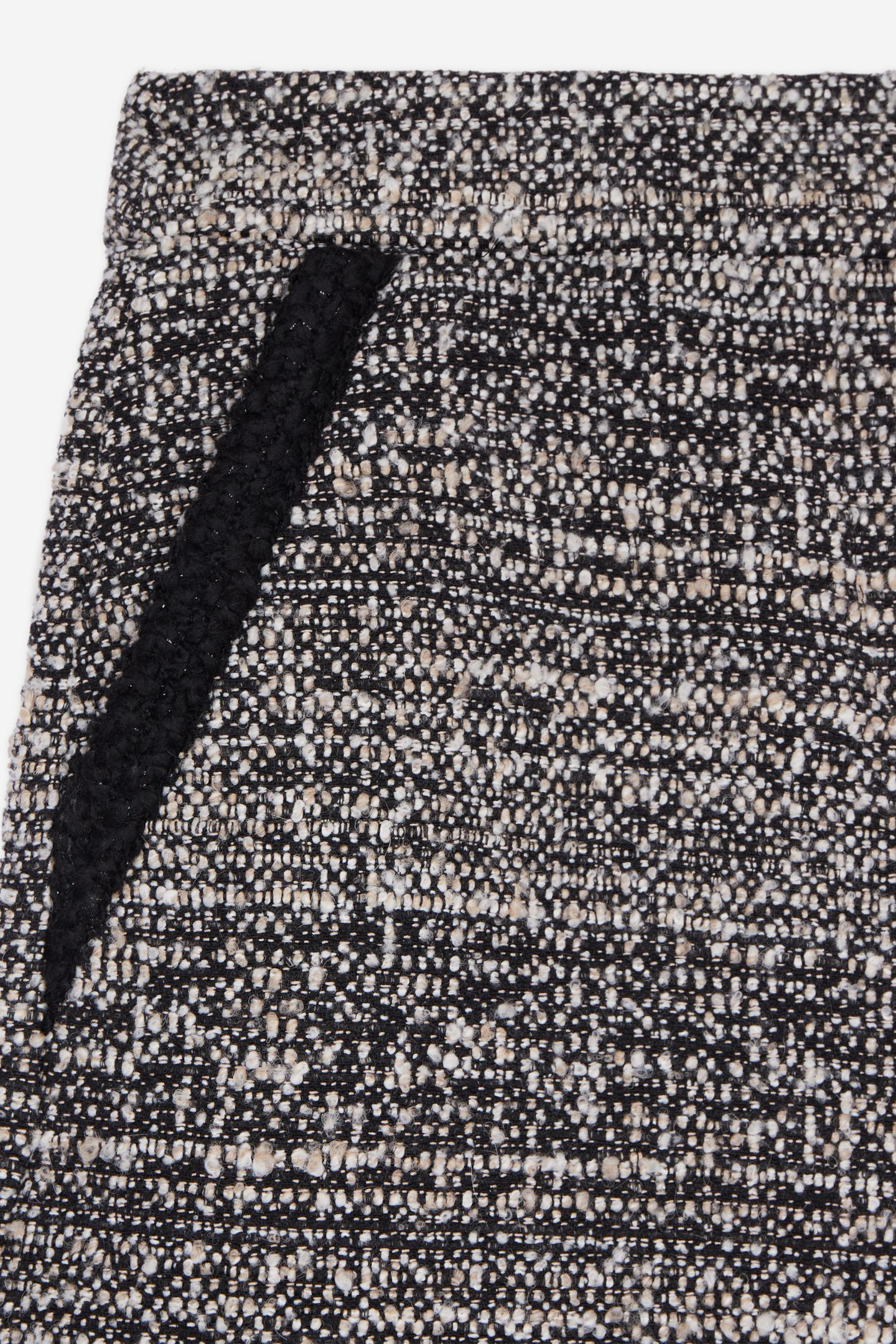 SHORT AND SECOND DETAIL GALOON BLACK WHITE 5