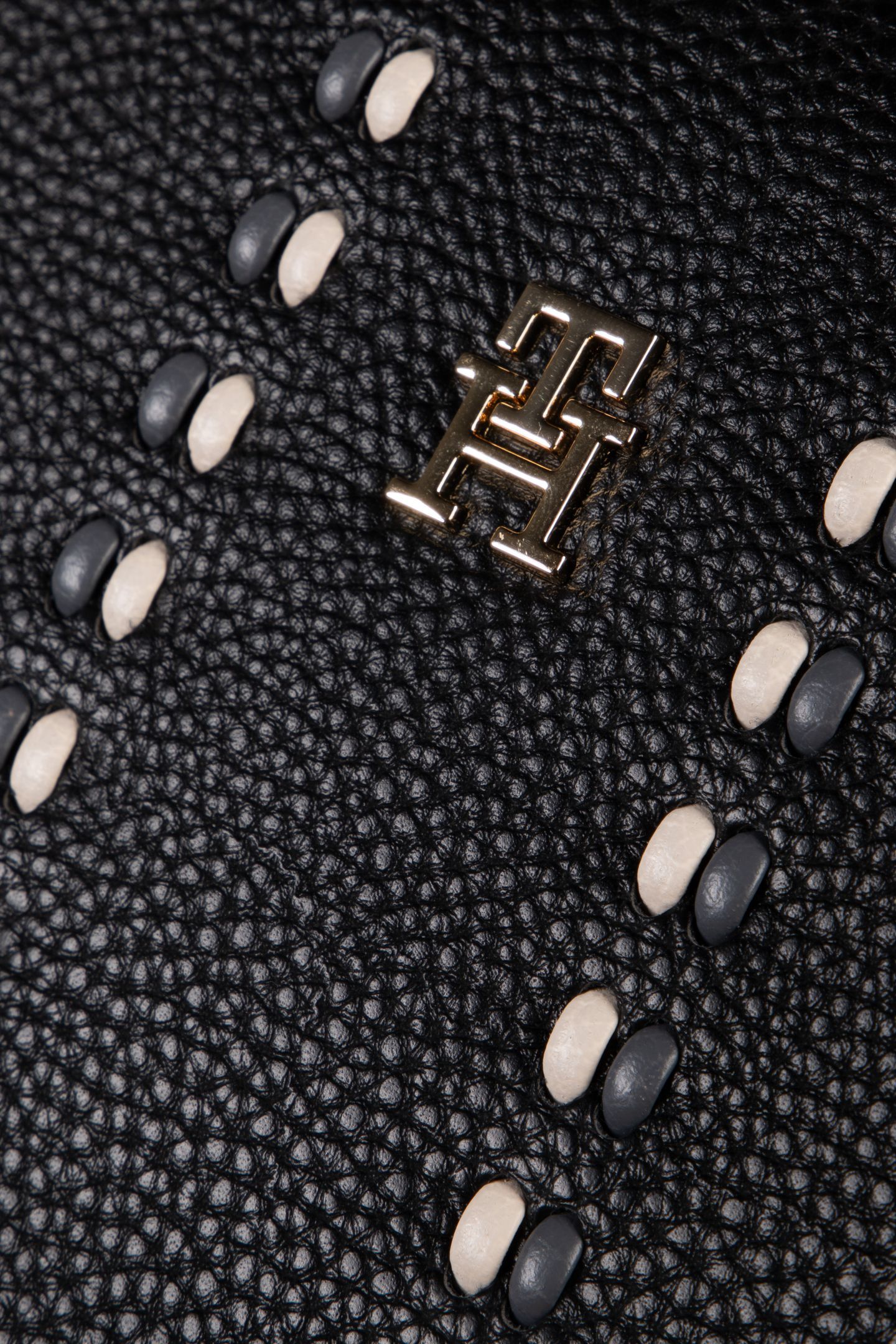 TIMELESS SATCHEL BLACK 4