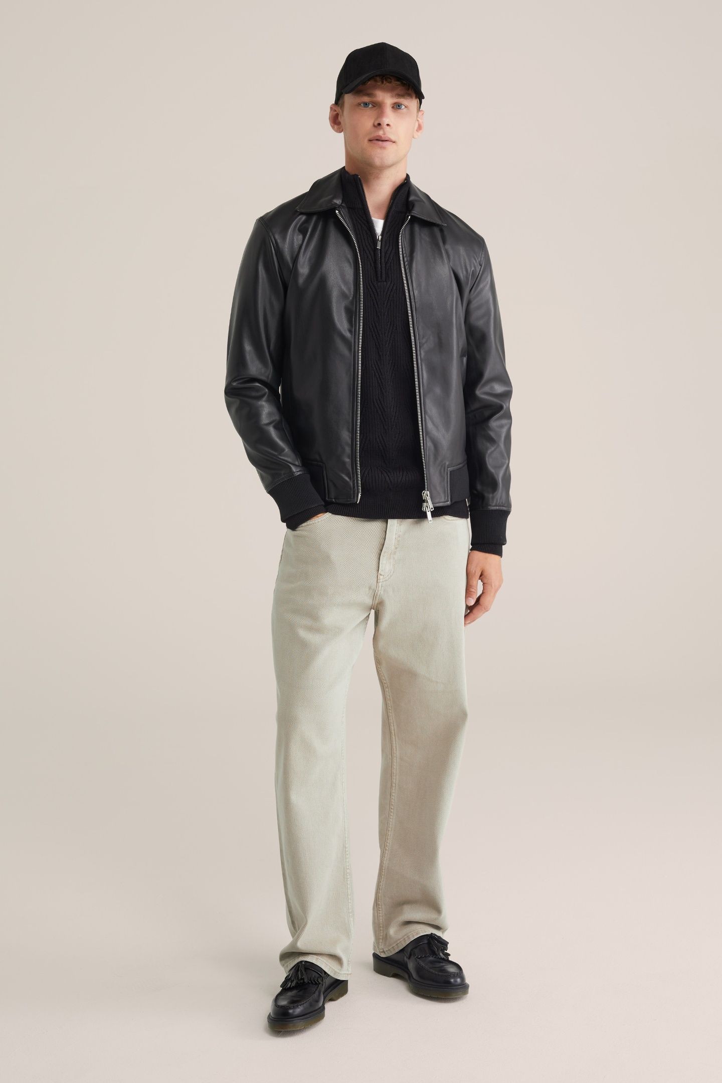 HALFWAY ZIPPER BLACK 2