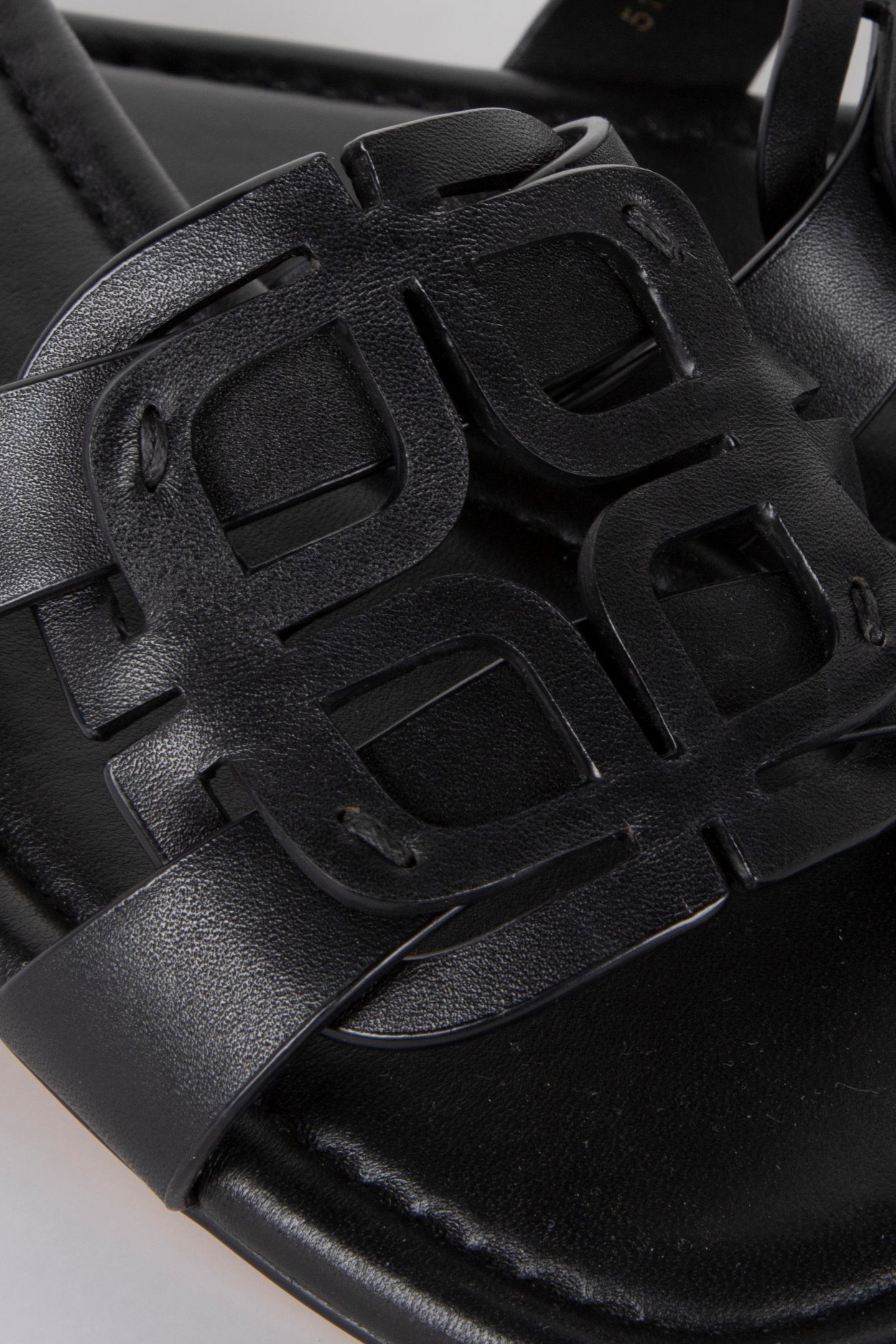 CASPER MOTIF SANDAL BLACK 4