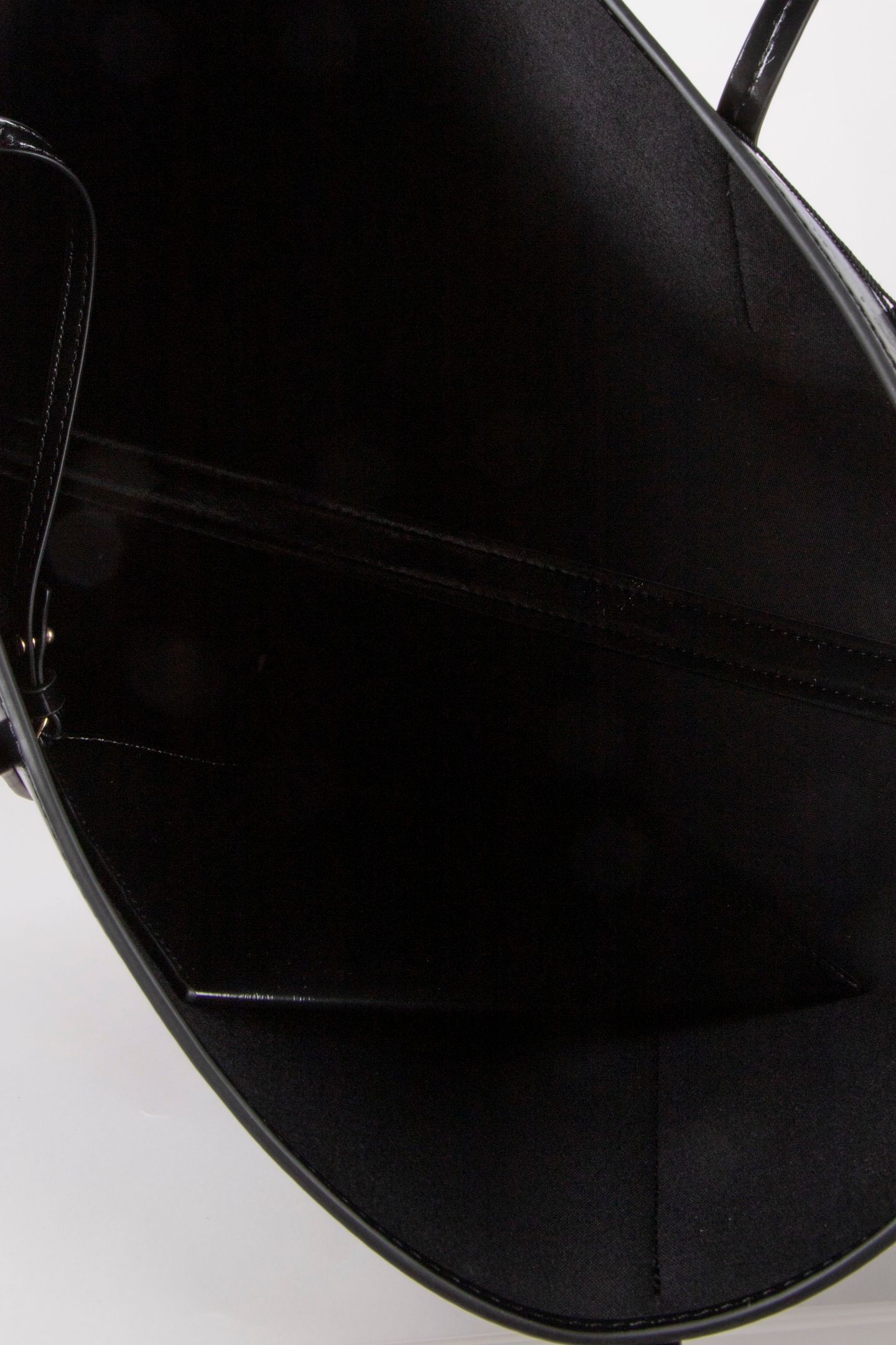 FOIL LOGO GLOSSY TOTE BAG BLACK 8