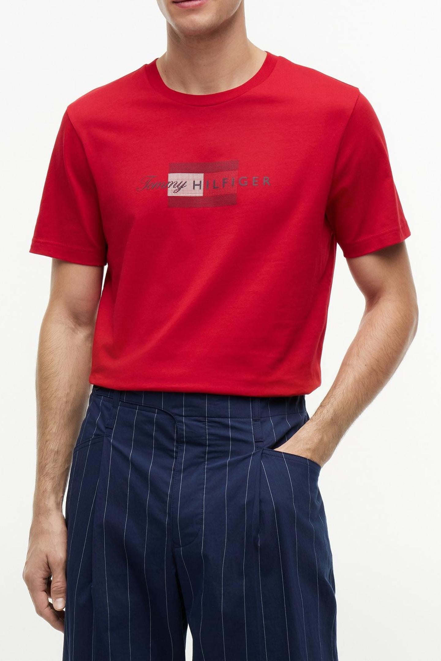 SCRIPT FLAG REGULAR MEDIUM RED 4