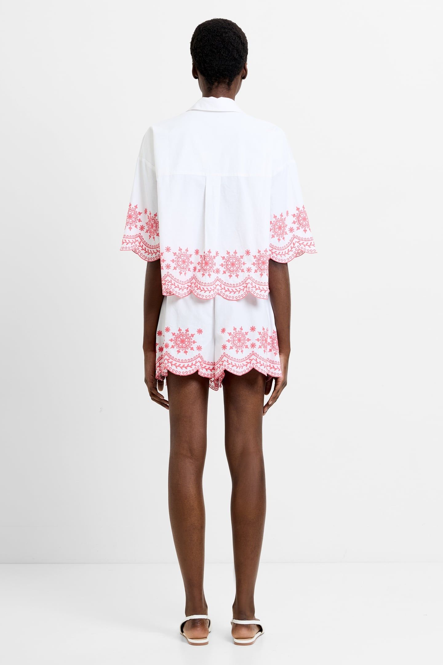 EMB HEM S/S COTTON POPOVER WHITE/RASPBERRY PINK 2