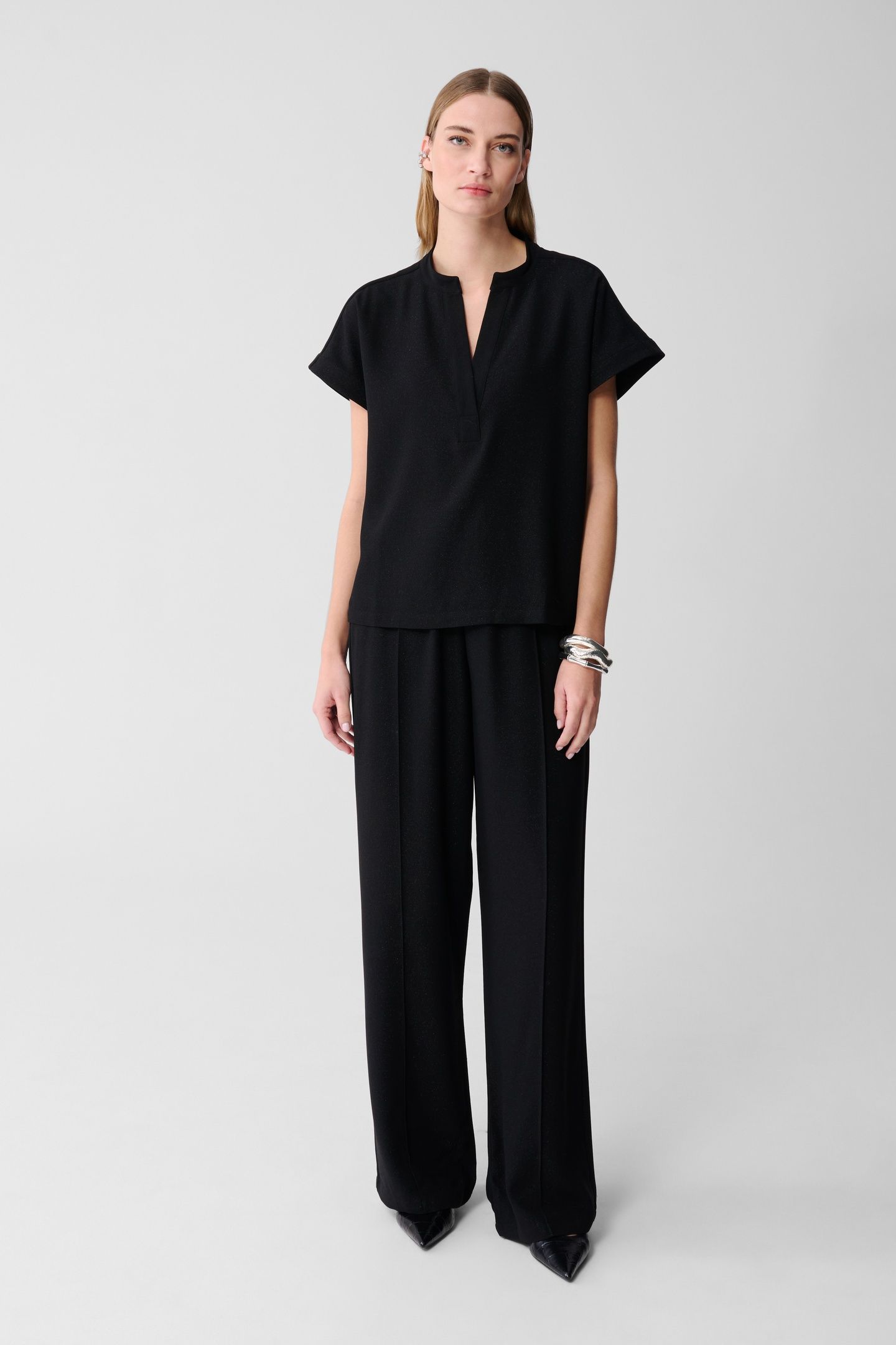 LA-SBGLITTER VNECK TOP BLACK 2