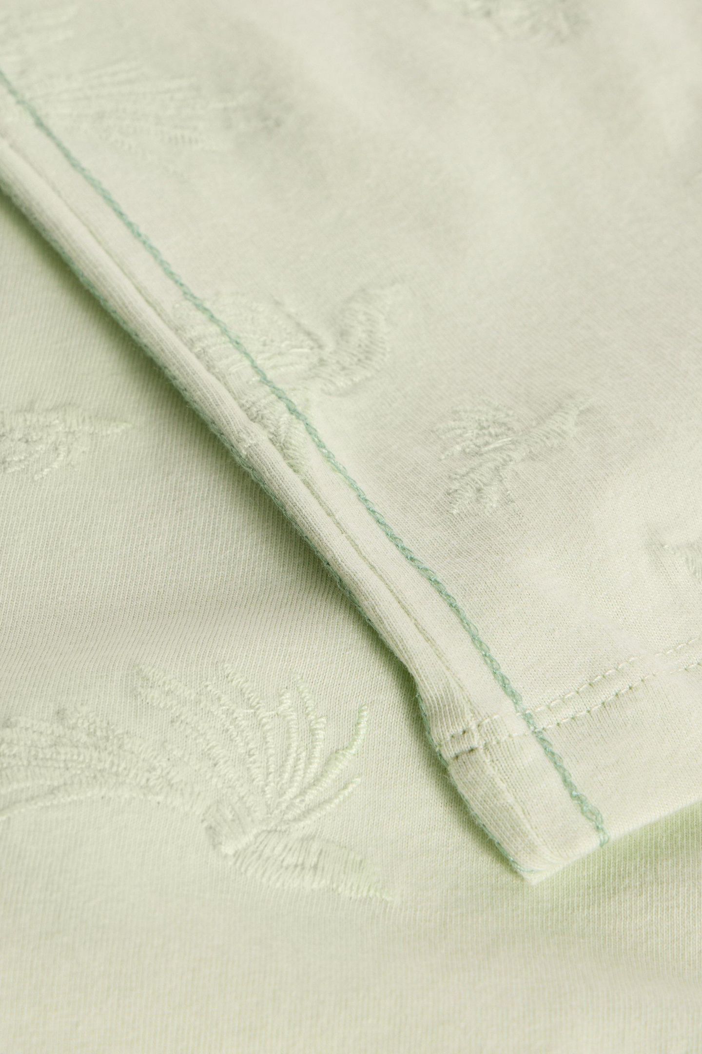 NELLY NOTCH EMBROIDERED TEE LIGHT GREEN 6