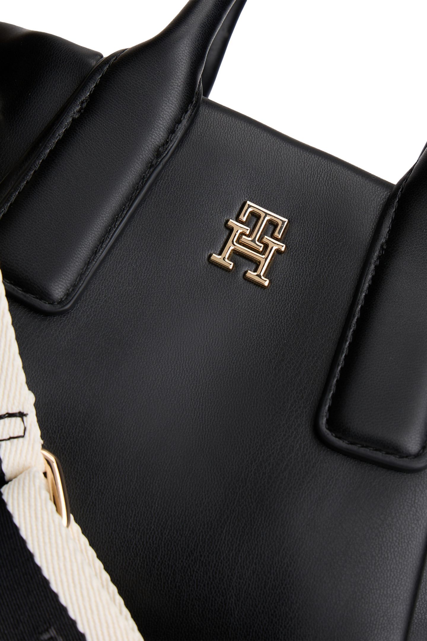 ESSENTIAL MINI TOTE BLACK 4