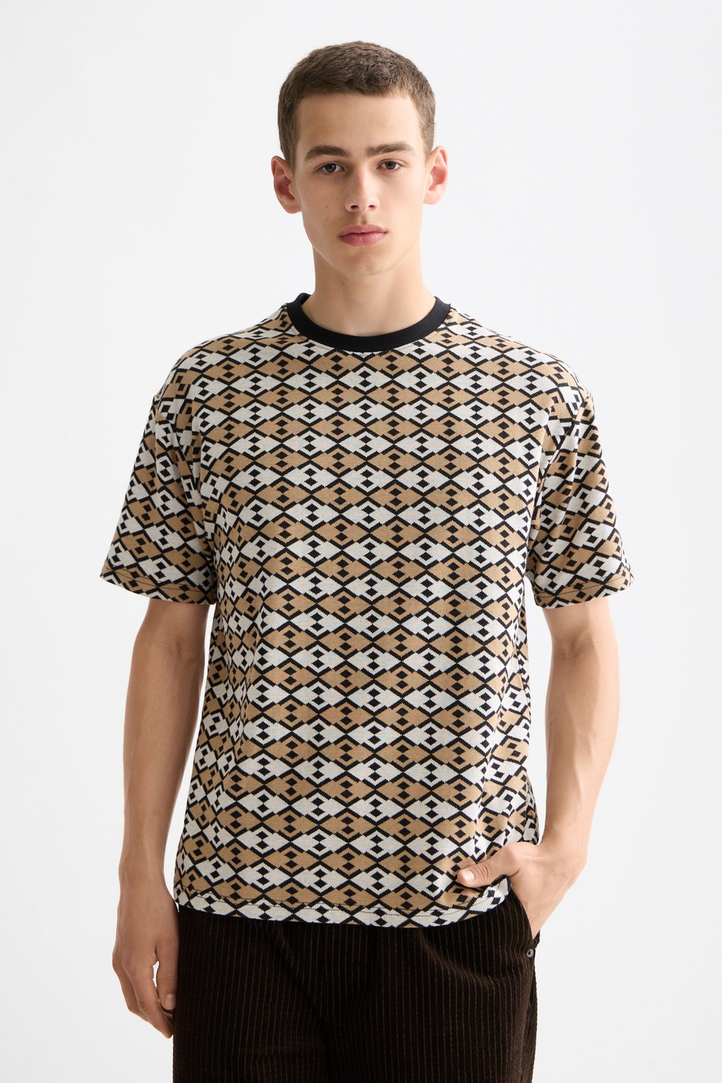 RELAXED FIT JACQUARD T-SHIRT DIAMOND MICRO EGGNOG AOP 1