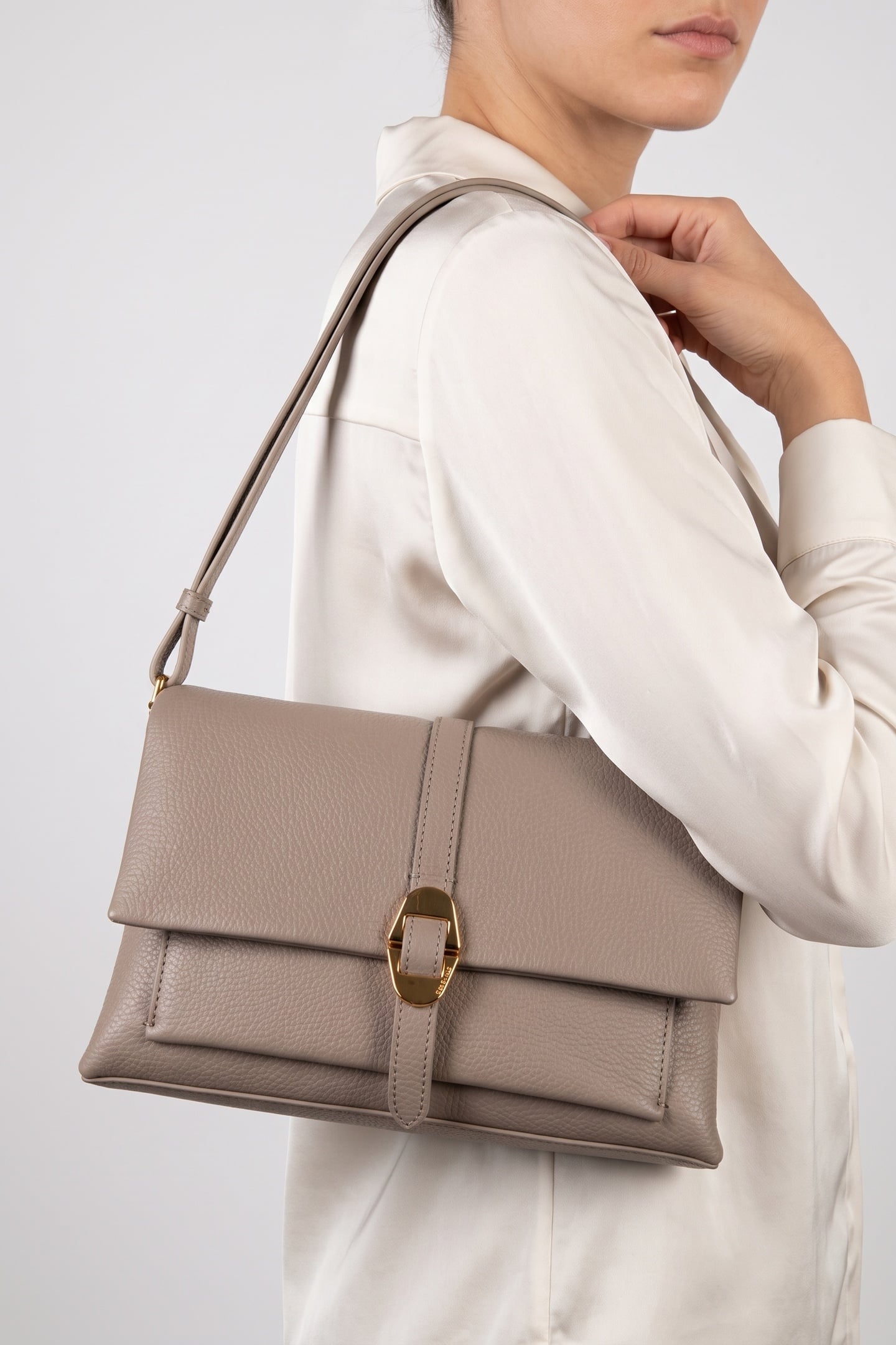 COCCINELLEDORIAN WARM TAUPE 1