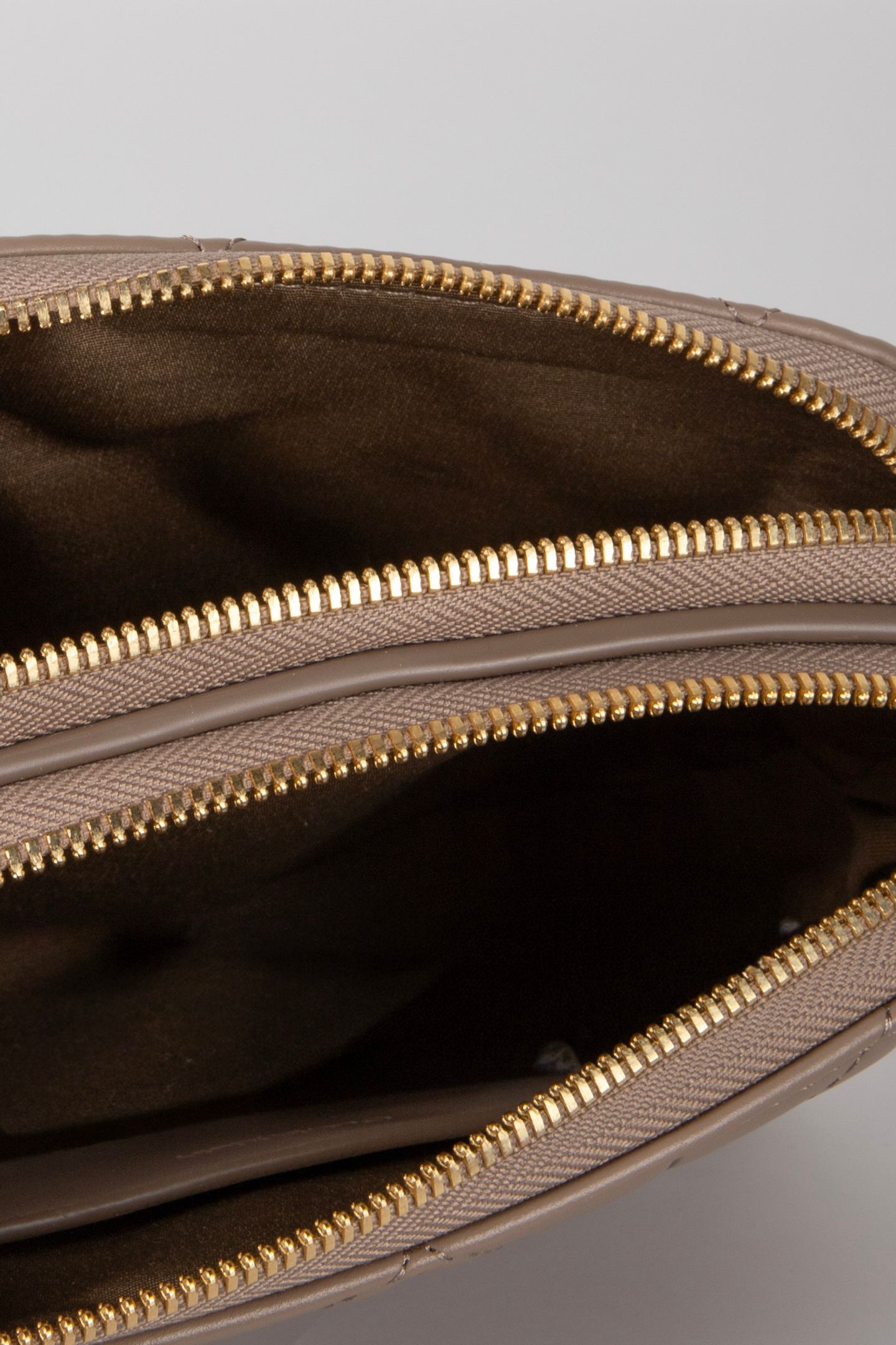 QUILTED CAMERA BAG DESERT TAUPE 7