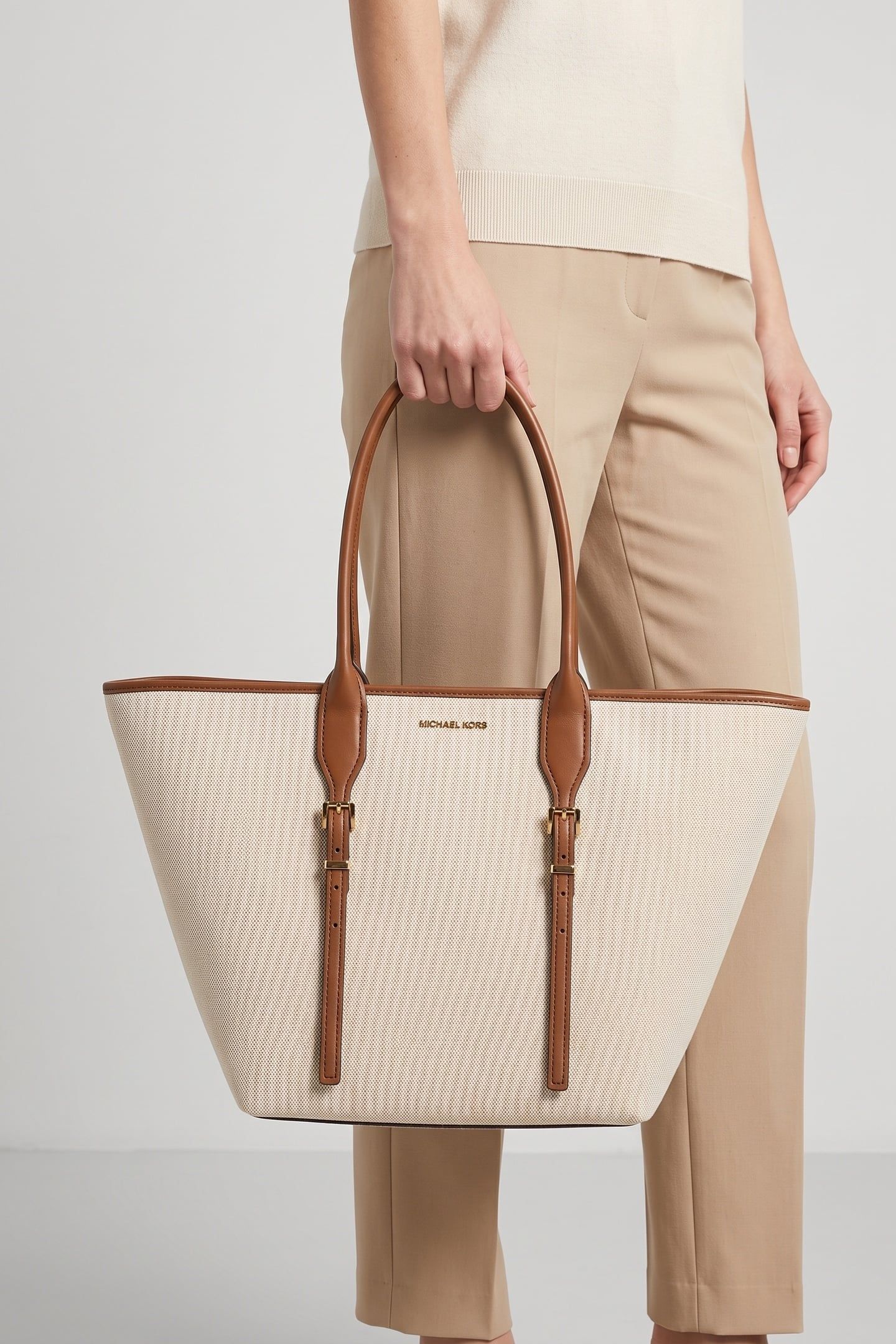 LARGE BUCKLE TOTE LUGGAGE 1