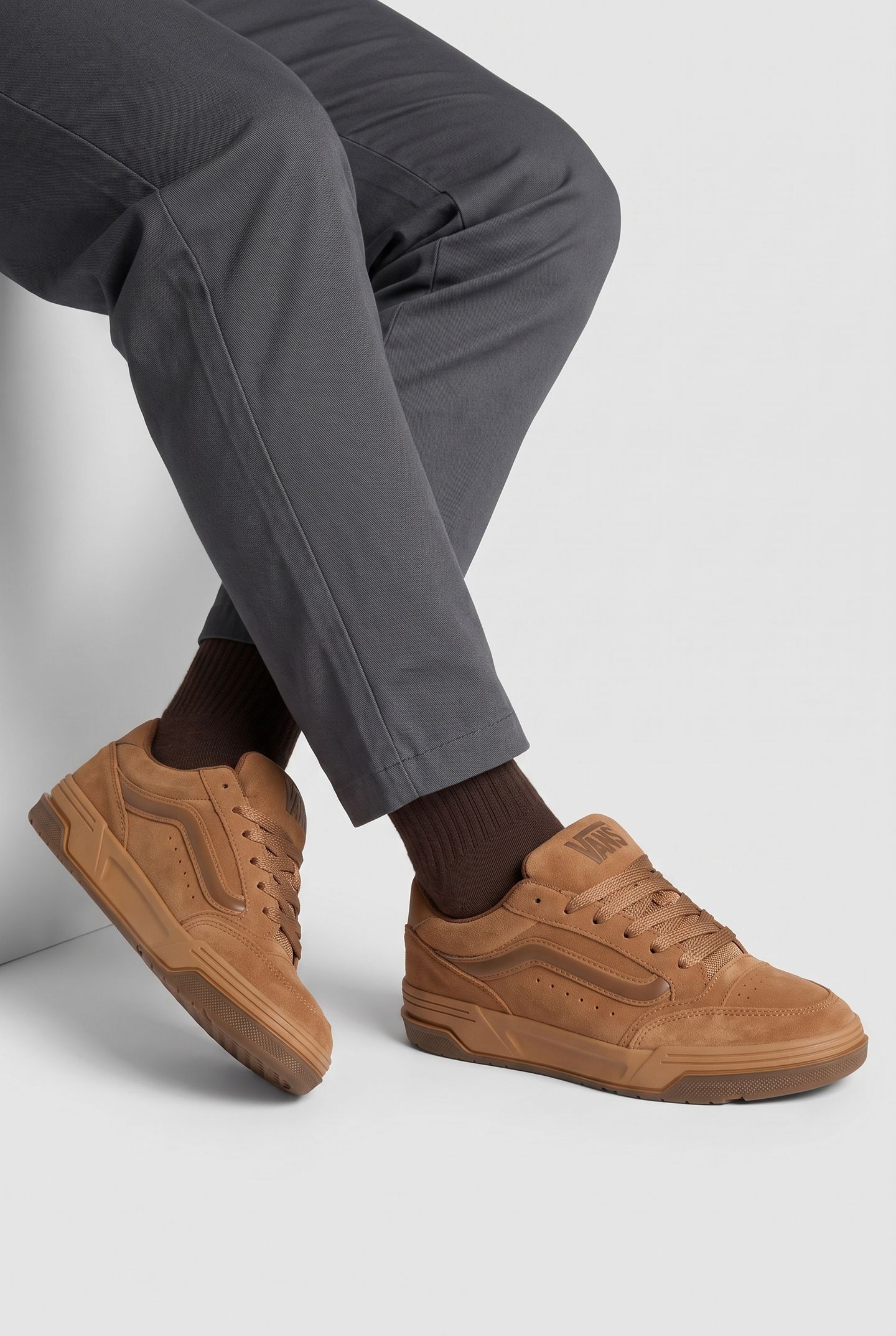 UNISEX HYLANE BROWN 3