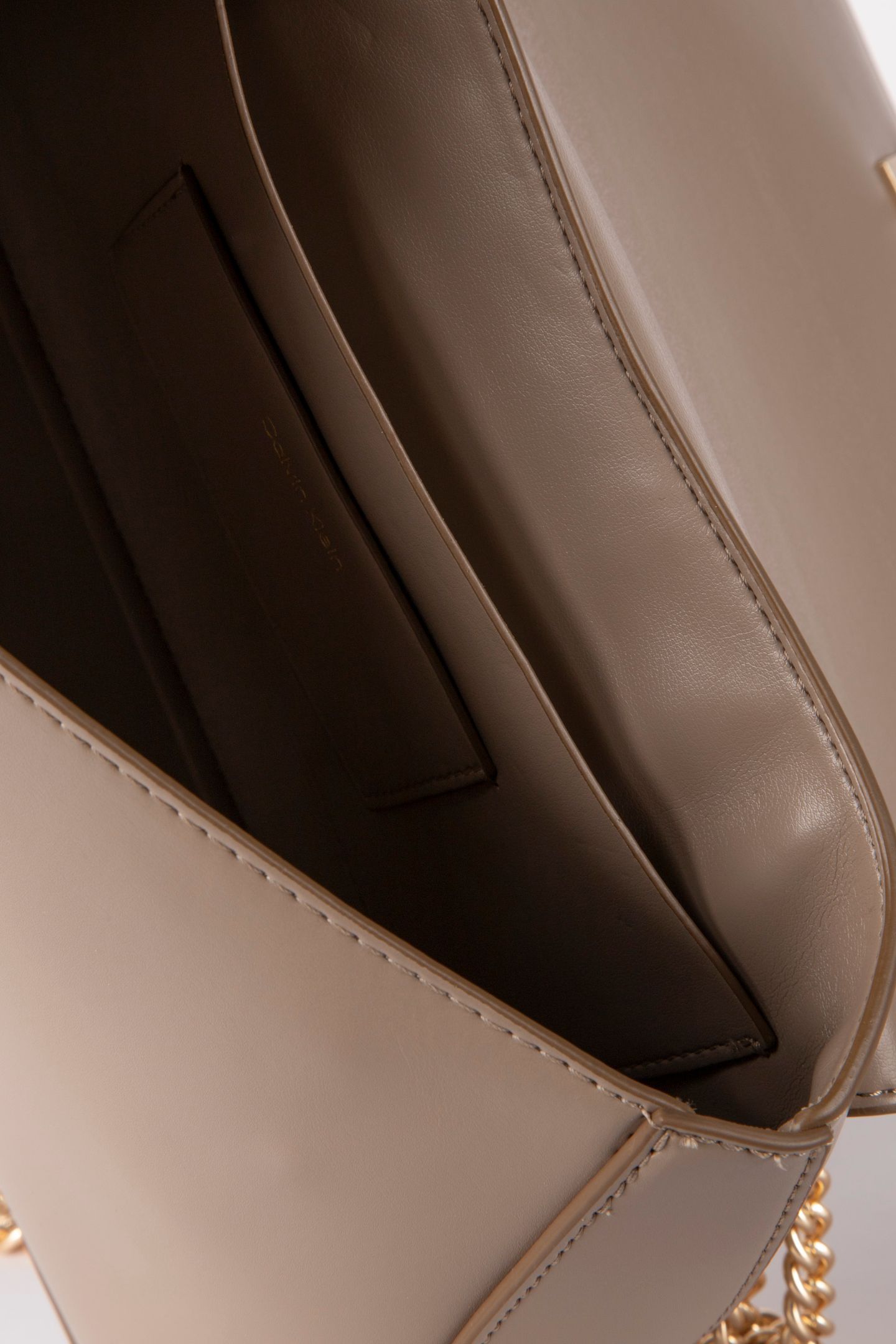 CK CONVERTIBLE CHAIN BRUSHED BAG DESERT TAUPE 5