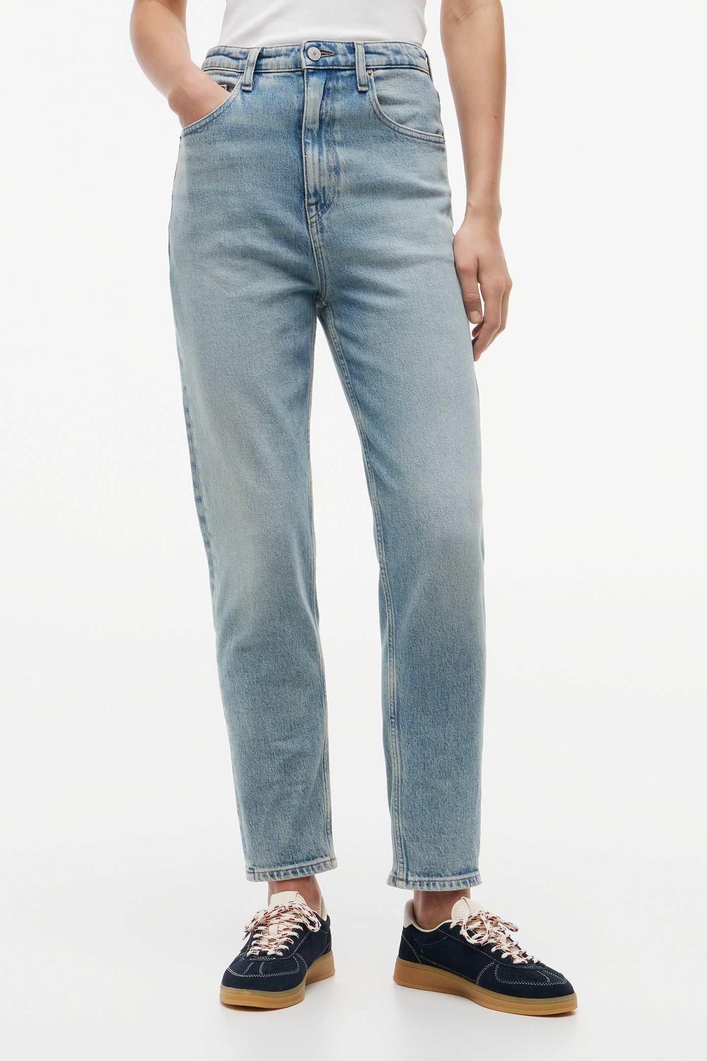 MOM JEAN TAPERED DENIM LIGHT 1
