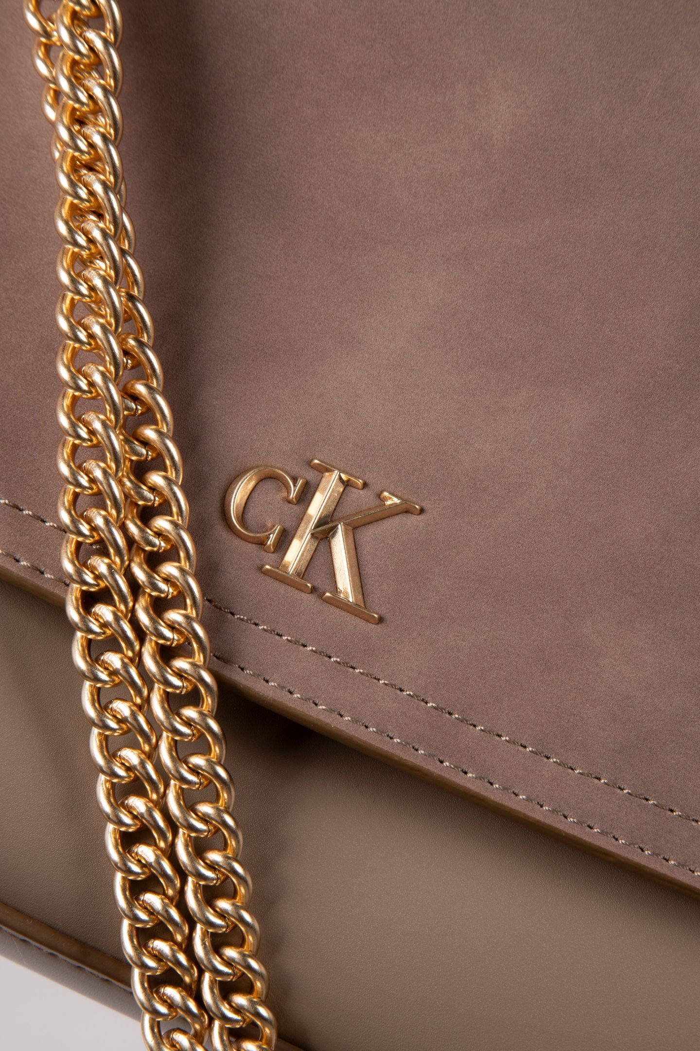 CK CONVERTIBLE CHAIN BRUSHED BAG DESERT TAUPE 4