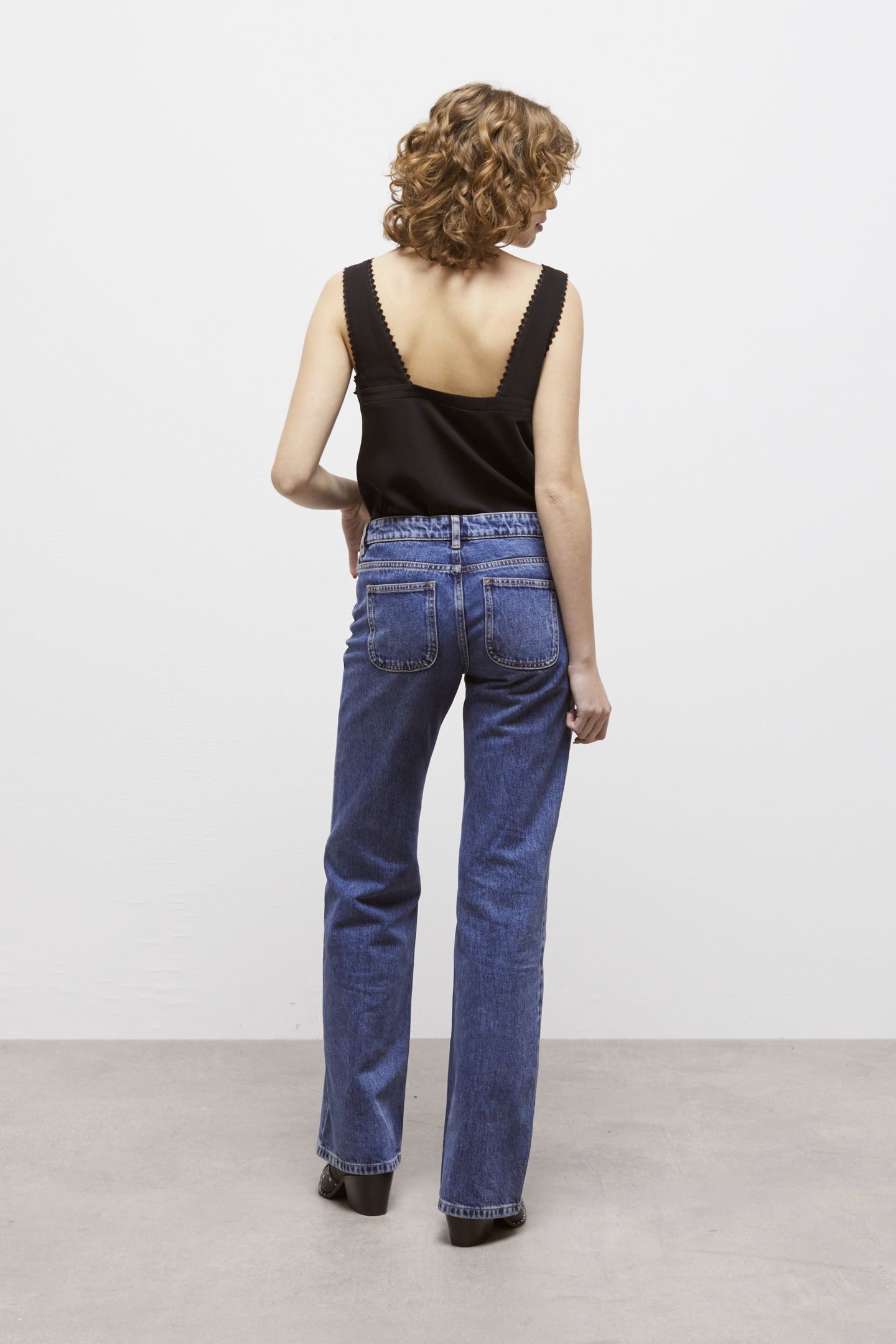 SLEEVELESS TOP WITH LACE DETAIL BLACK 4